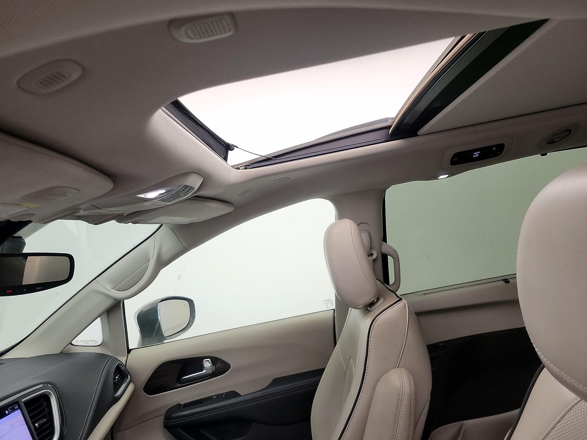 Thumbnail: 2021 Chrysler Pacifica - 20