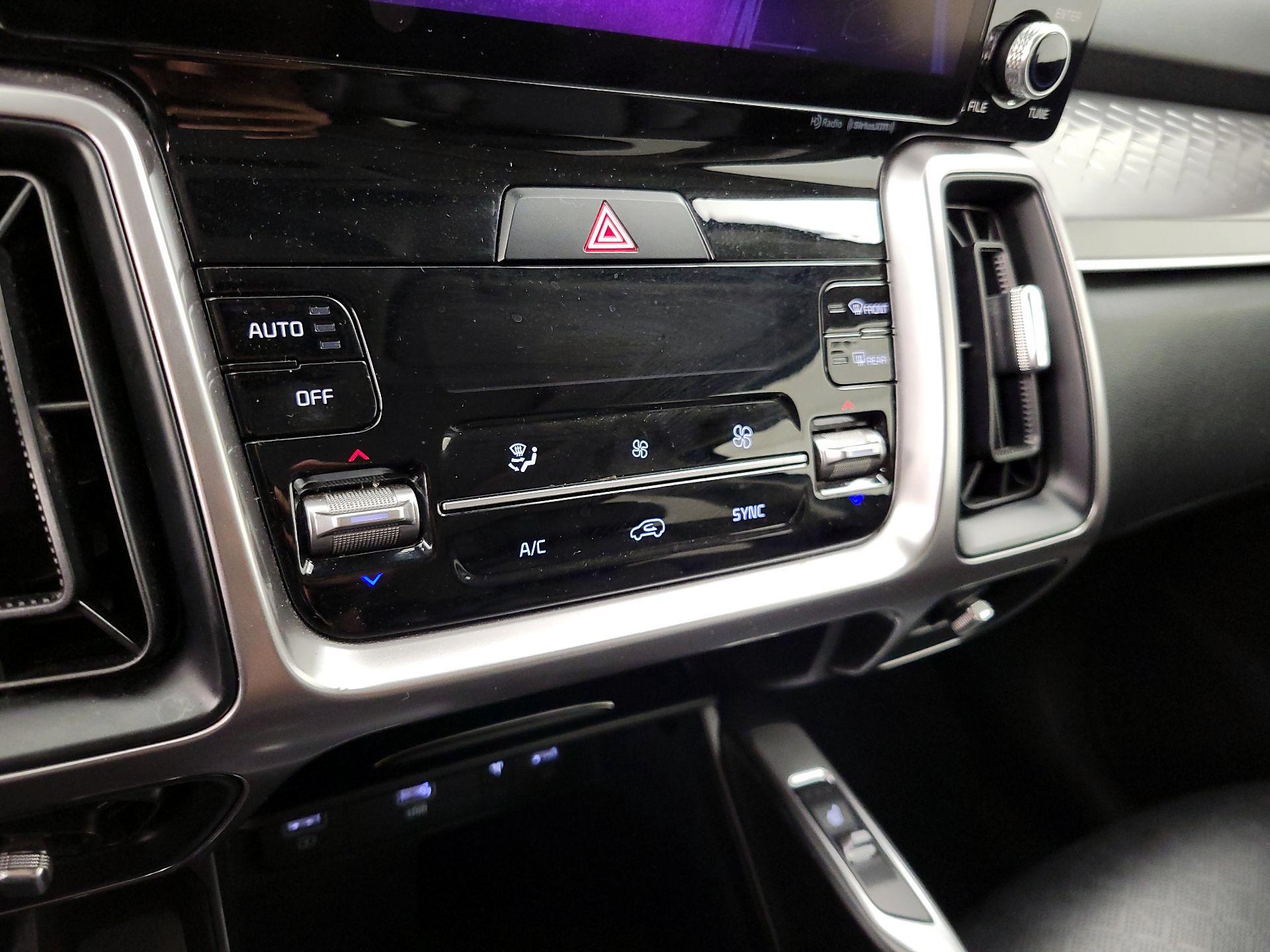 Thumbnail: 2023 Kia Sorento - 17