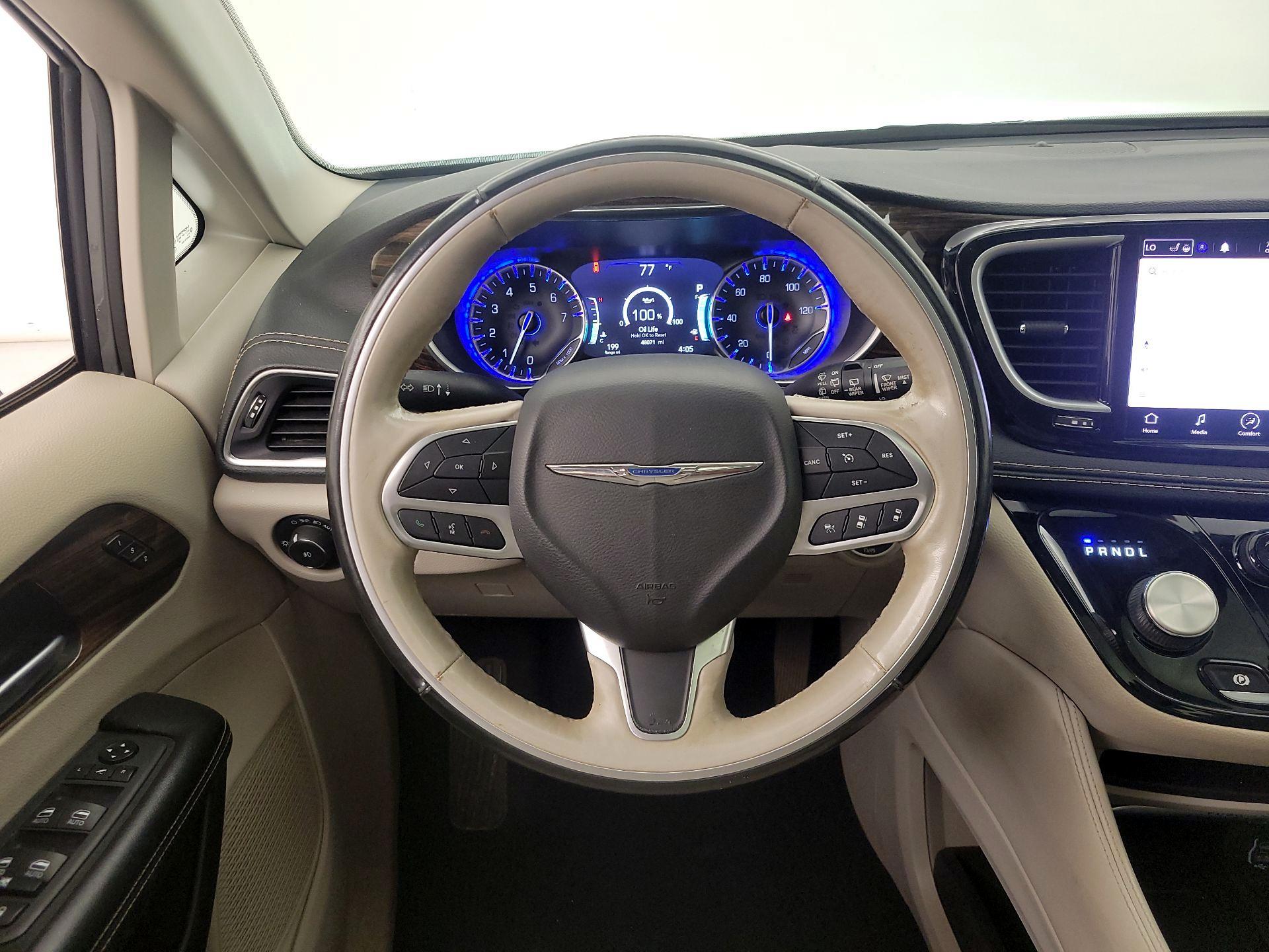 Thumbnail: 2021 Chrysler Pacifica - 10