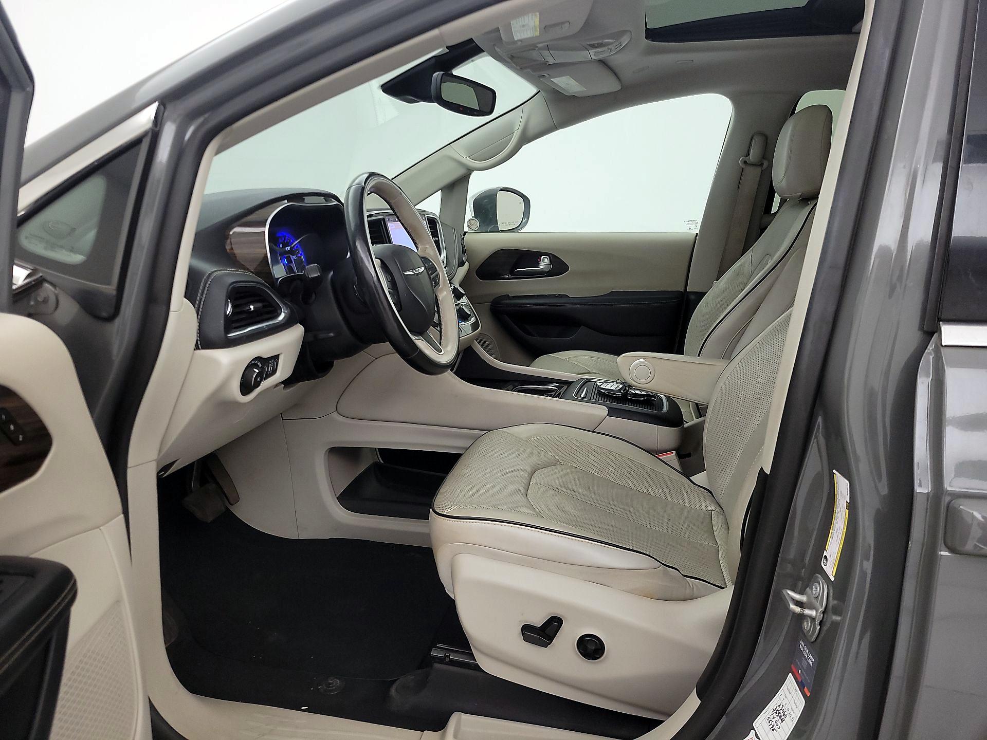 Thumbnail: 2021 Chrysler Pacifica - 11