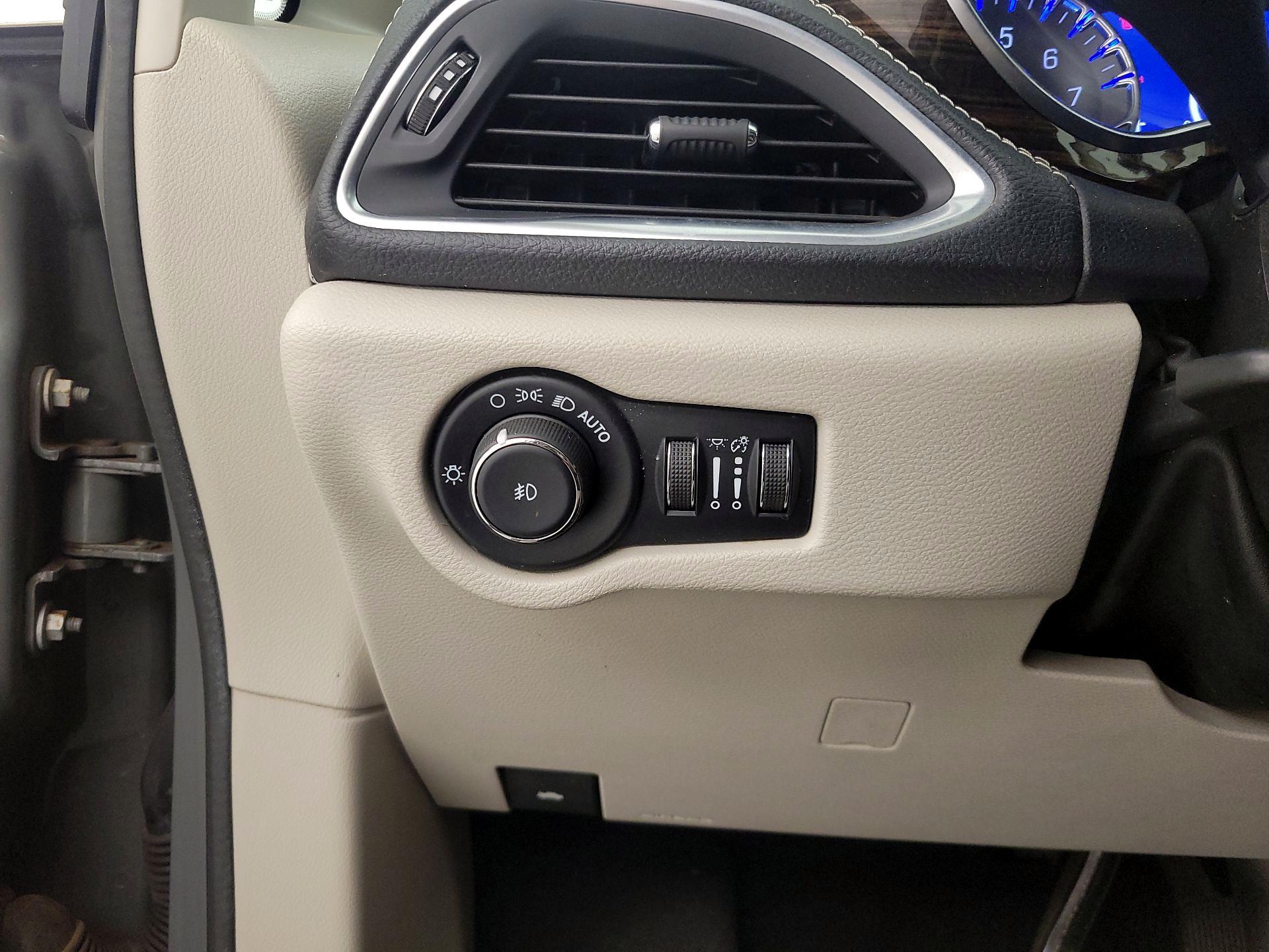 Thumbnail: 2021 Chrysler Pacifica - 13