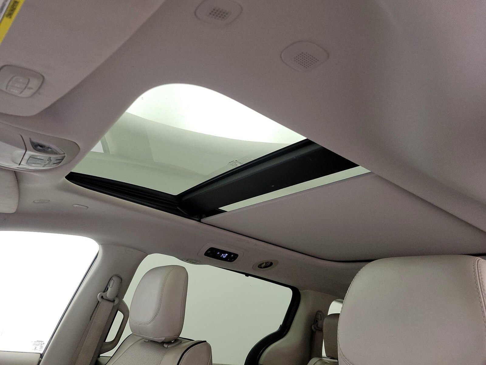 Panoramic Sunroof & Skylight(s)