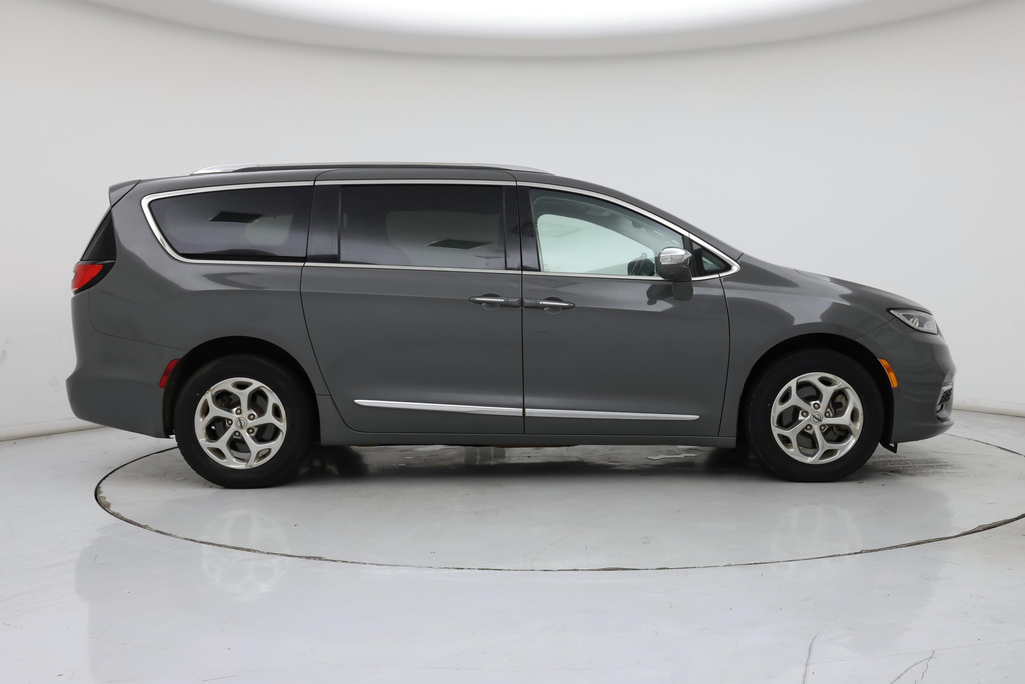 Thumbnail: 2021 Chrysler Pacifica - 7