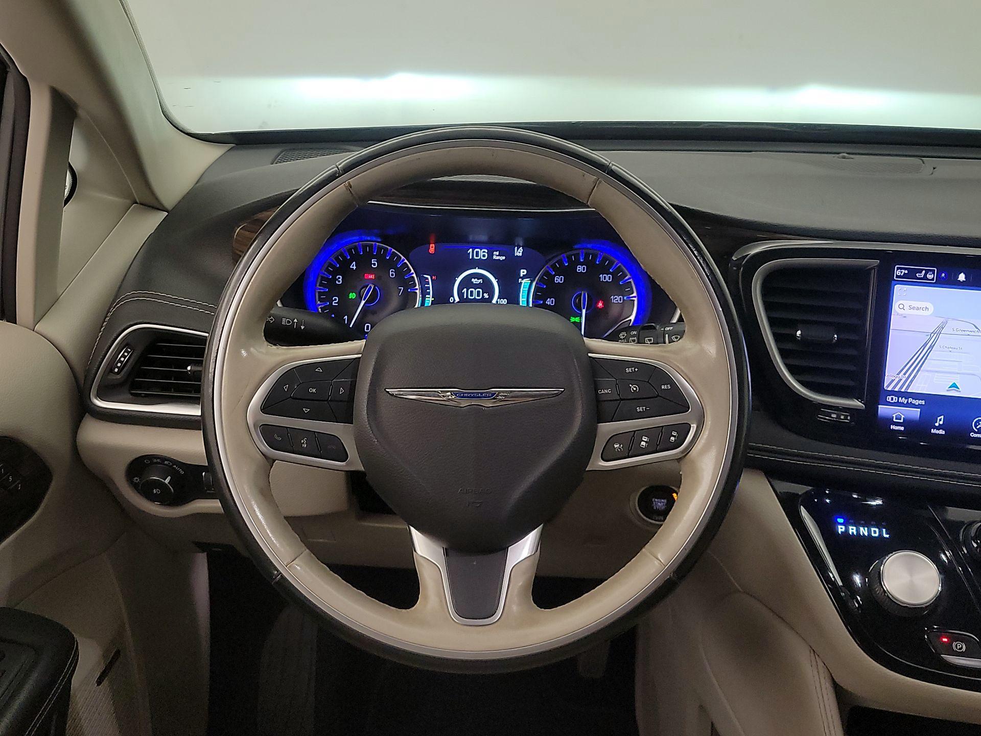 Thumbnail: 2021 Chrysler Pacifica - 10