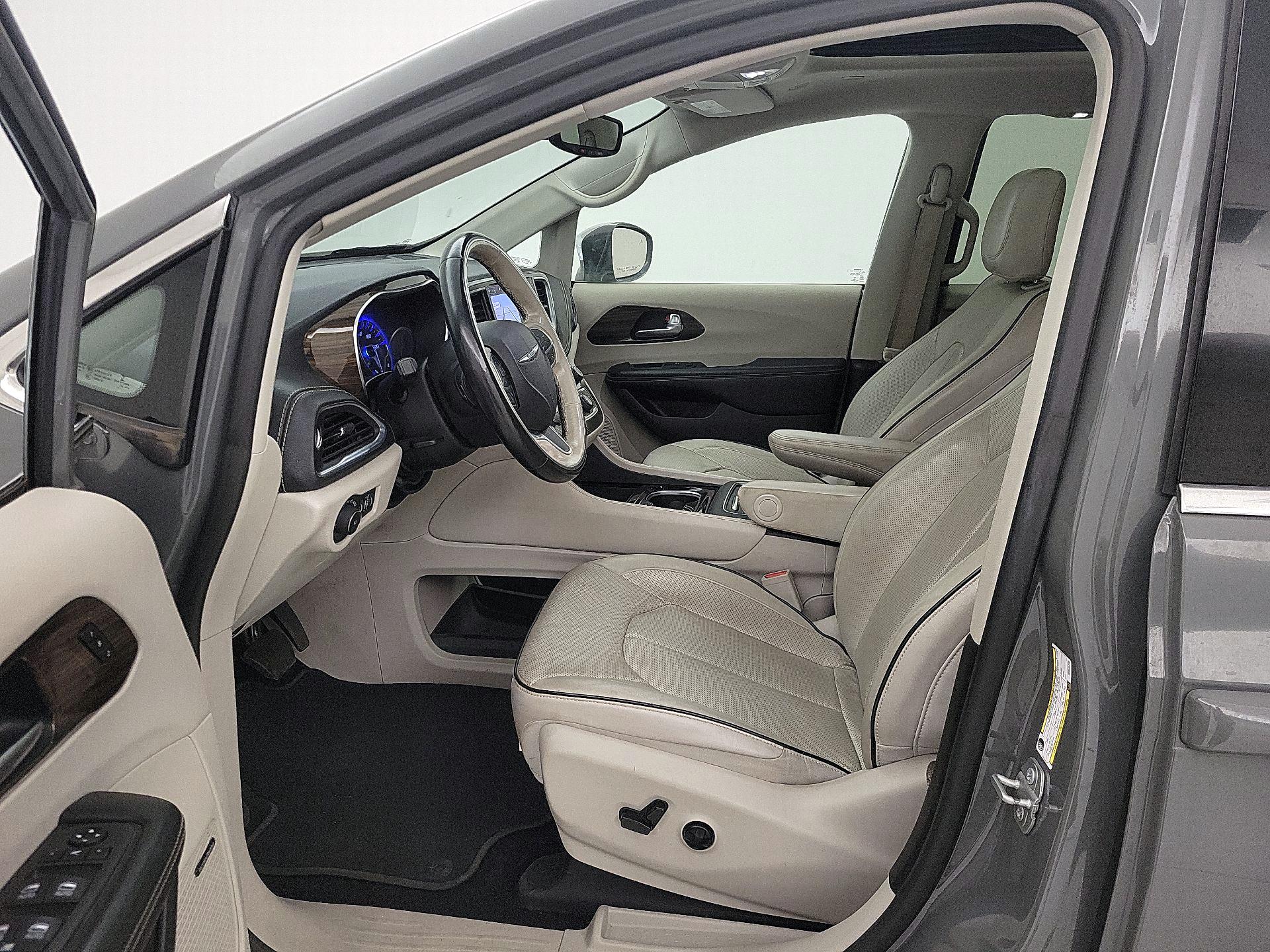 Thumbnail: 2021 Chrysler Pacifica - 11