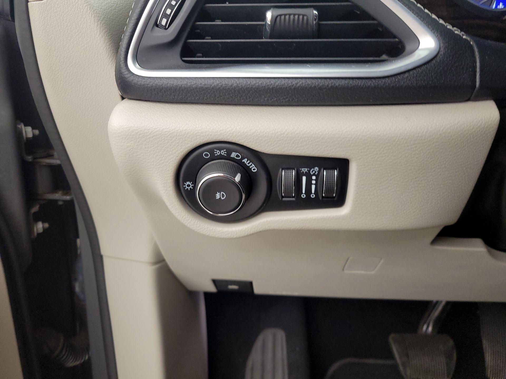 Thumbnail: 2021 Chrysler Pacifica - 13