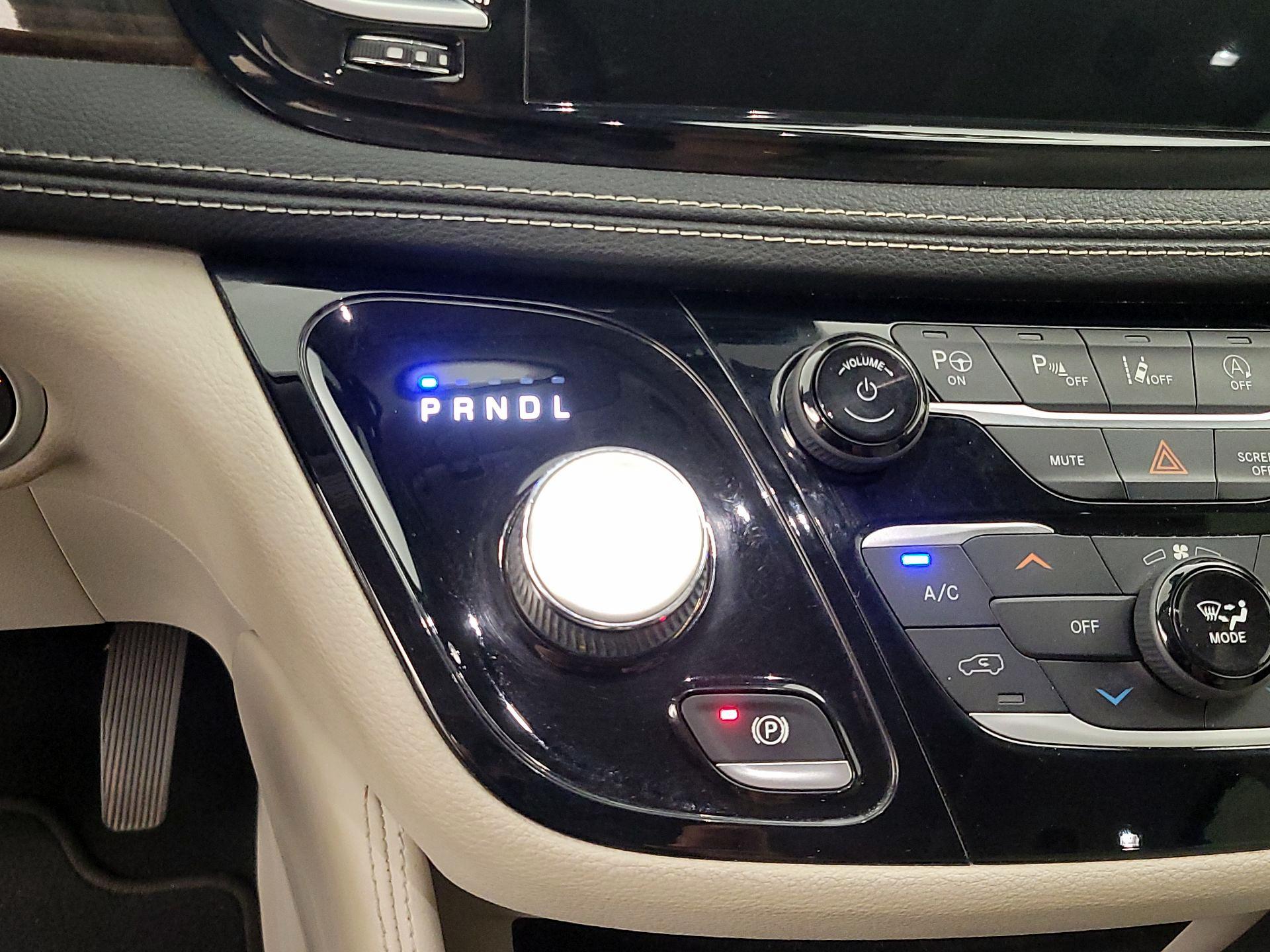 Thumbnail: 2021 Chrysler Pacifica - 18