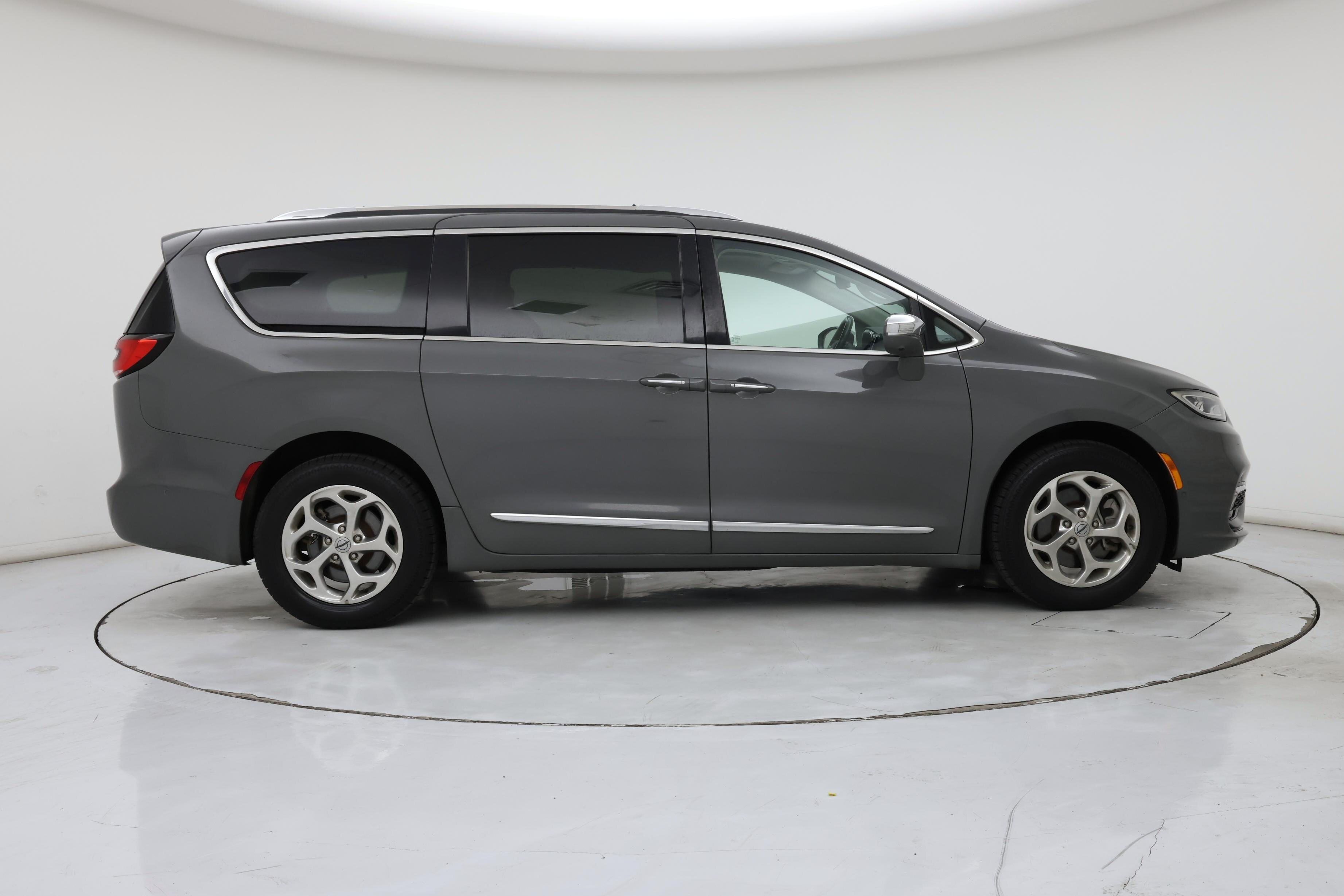 Thumbnail: 2021 Chrysler Pacifica - 7