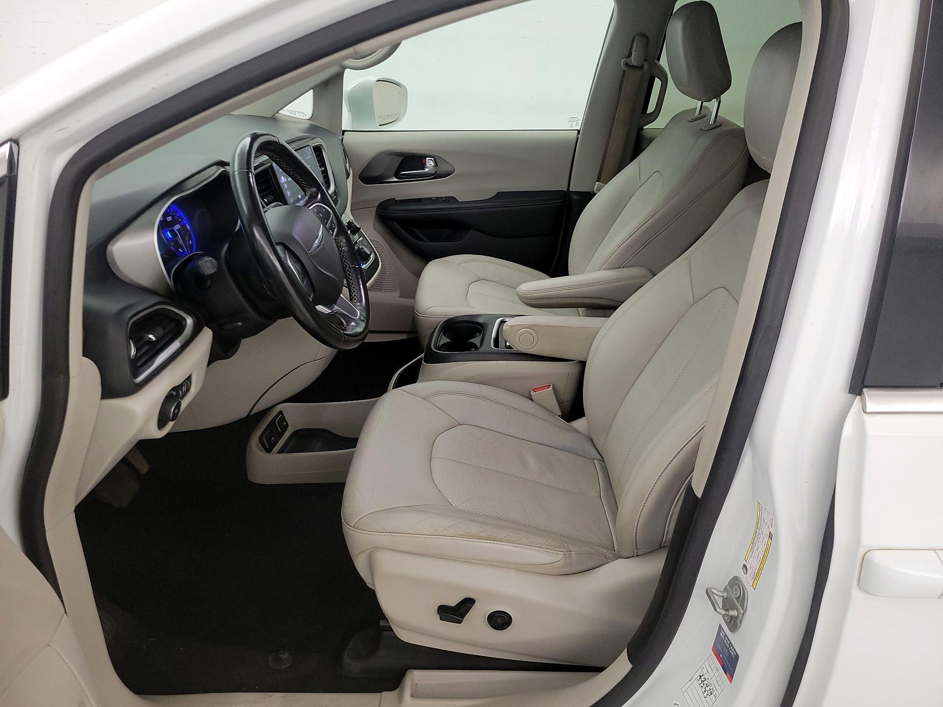 Thumbnail: 2021 Chrysler Pacifica - 9