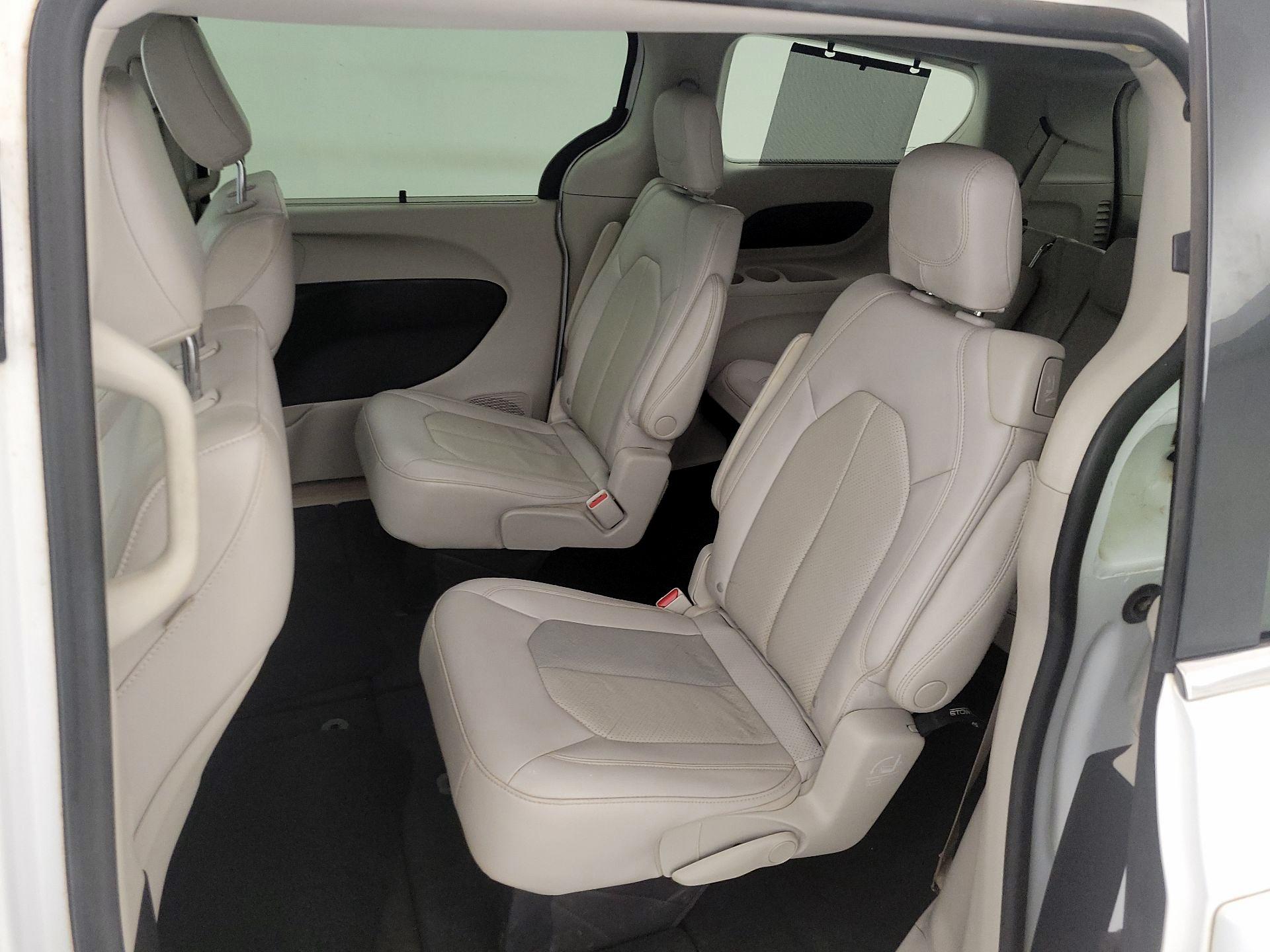 Thumbnail: 2021 Chrysler Pacifica - 17