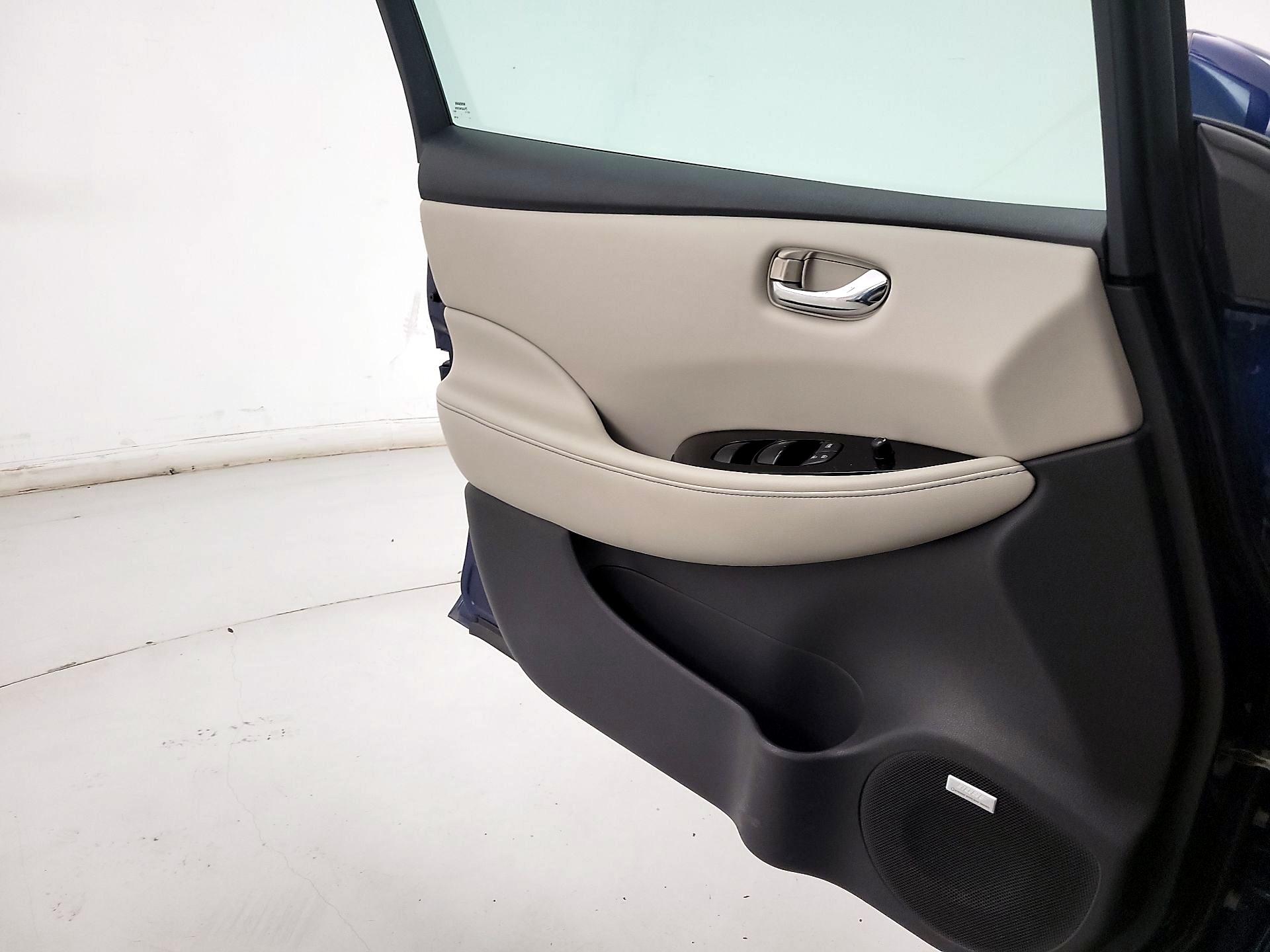 Thumbnail: 2019 Nissan Leaf - 12