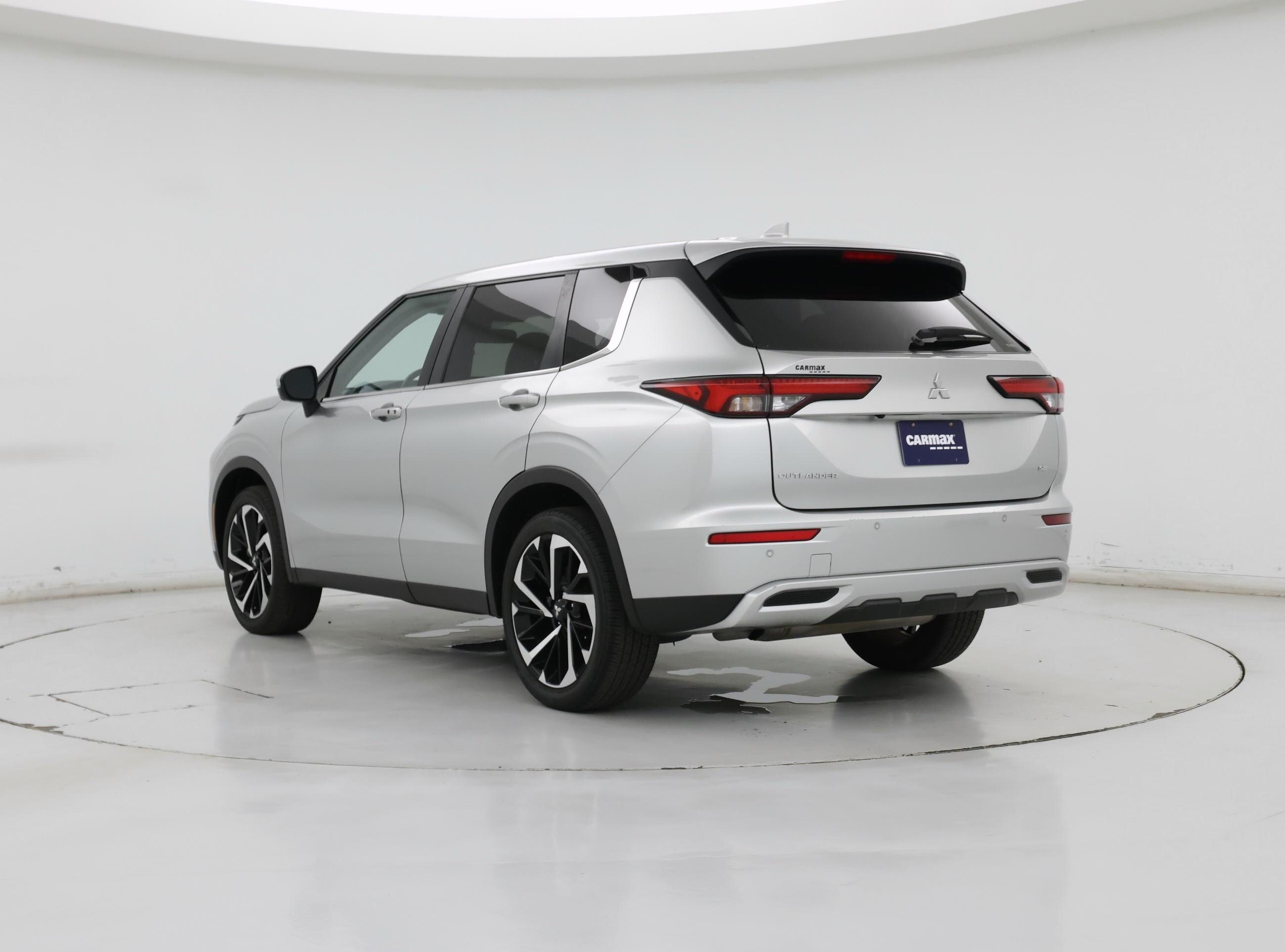 Thumbnail: 2024 Mitsubishi Outlander - 2