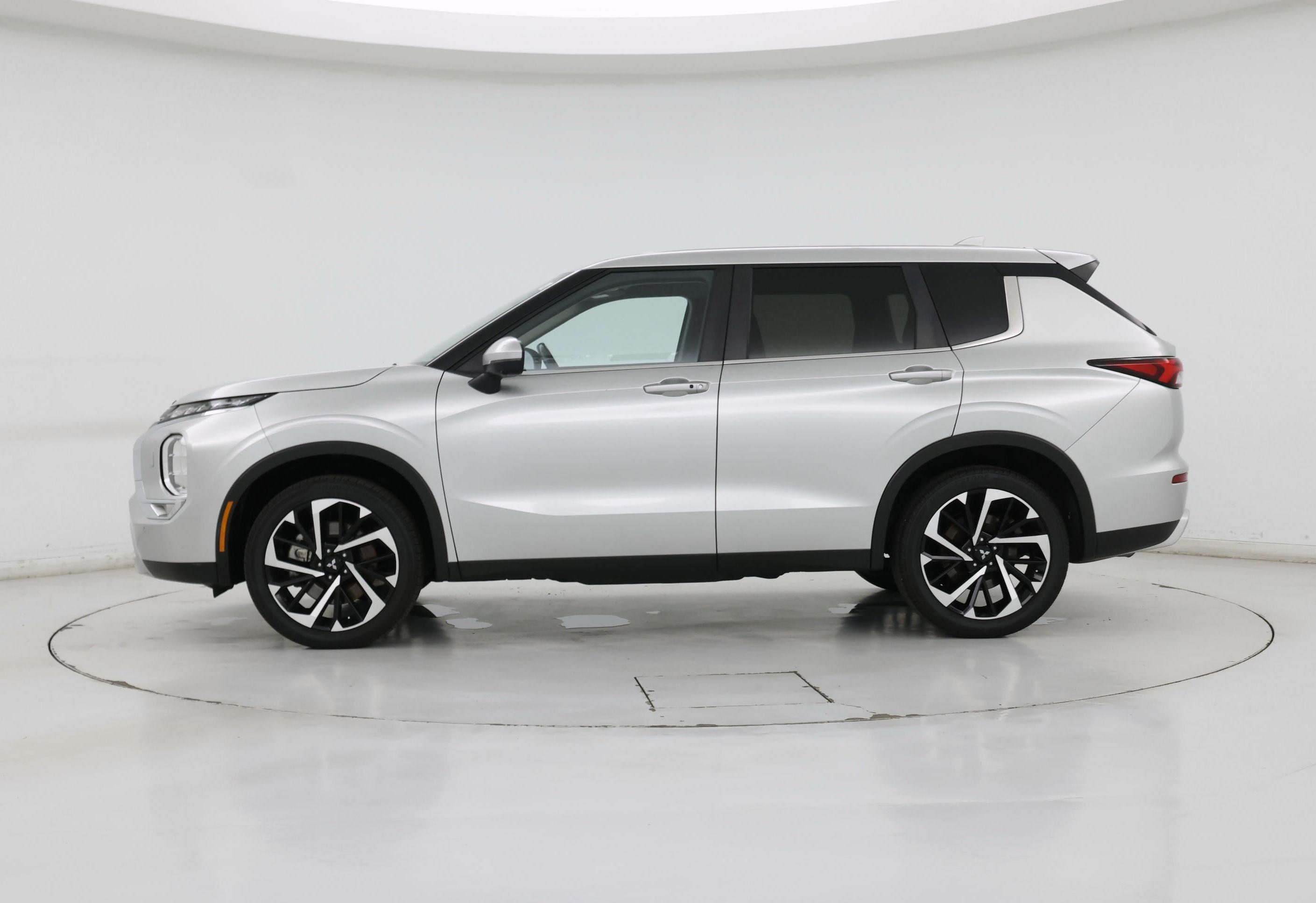 Thumbnail: 2024 Mitsubishi Outlander - 3