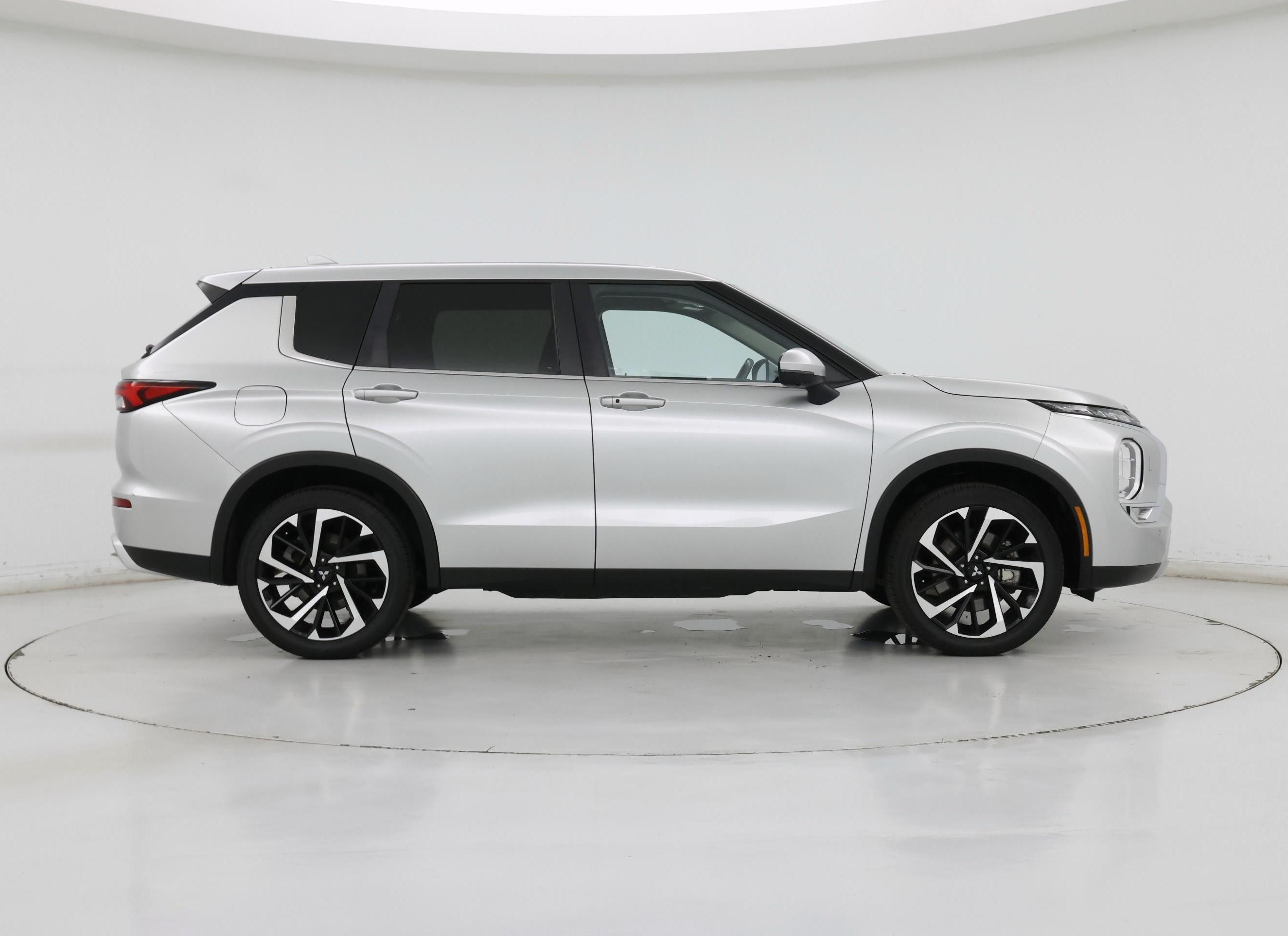 Thumbnail: 2024 Mitsubishi Outlander - 7