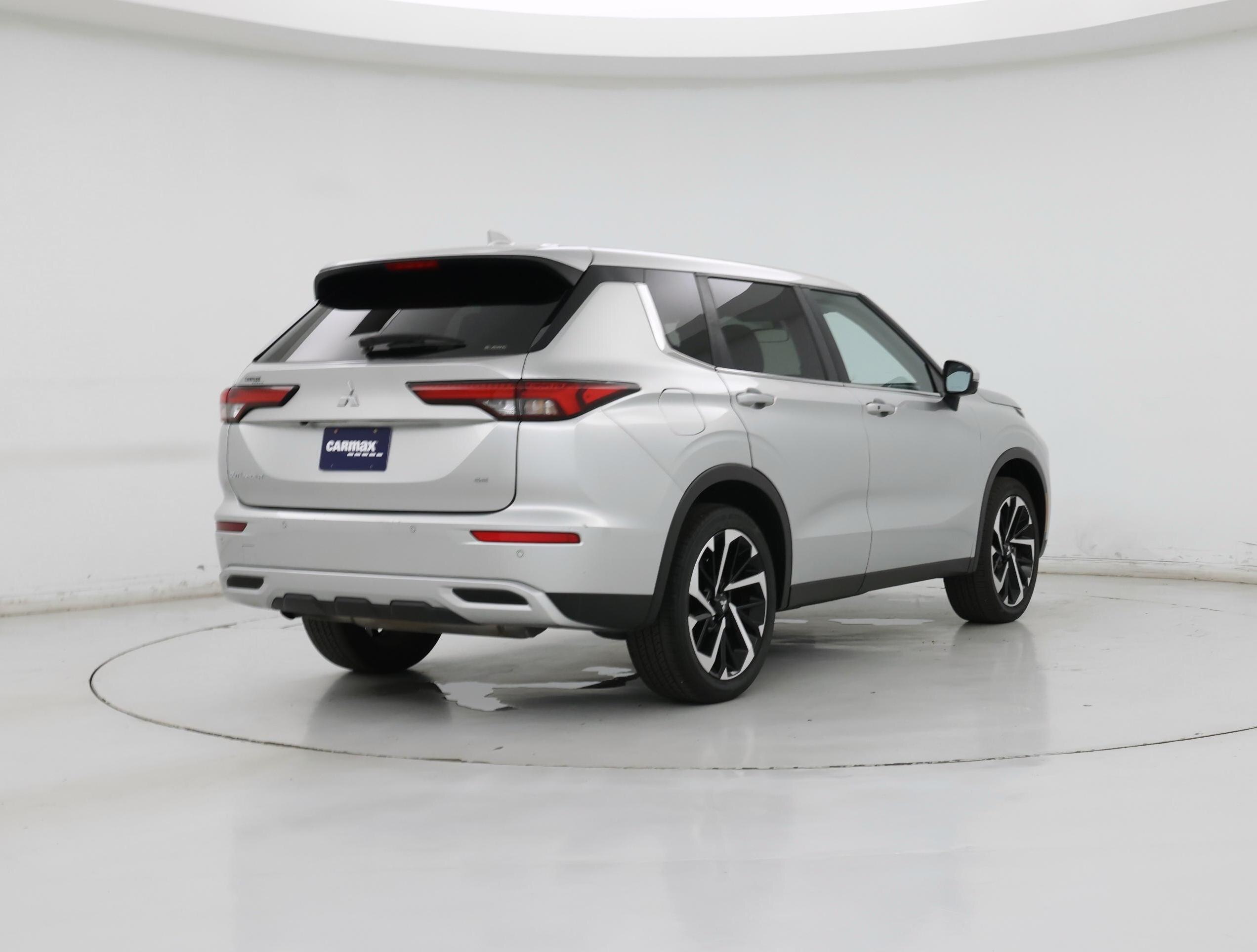 Thumbnail: 2024 Mitsubishi Outlander - 8