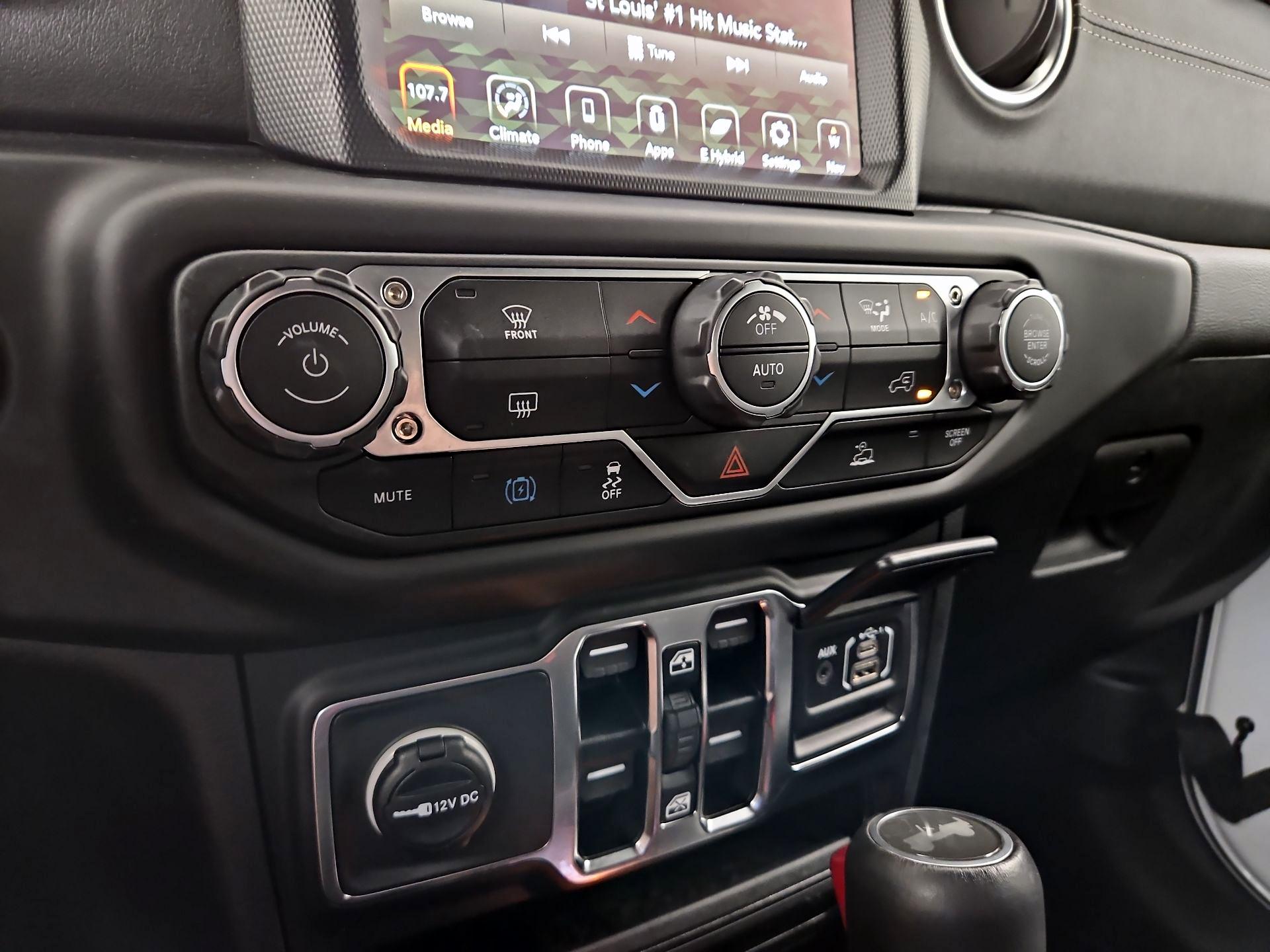 Thumbnail: 2023 Jeep Wrangler - 17