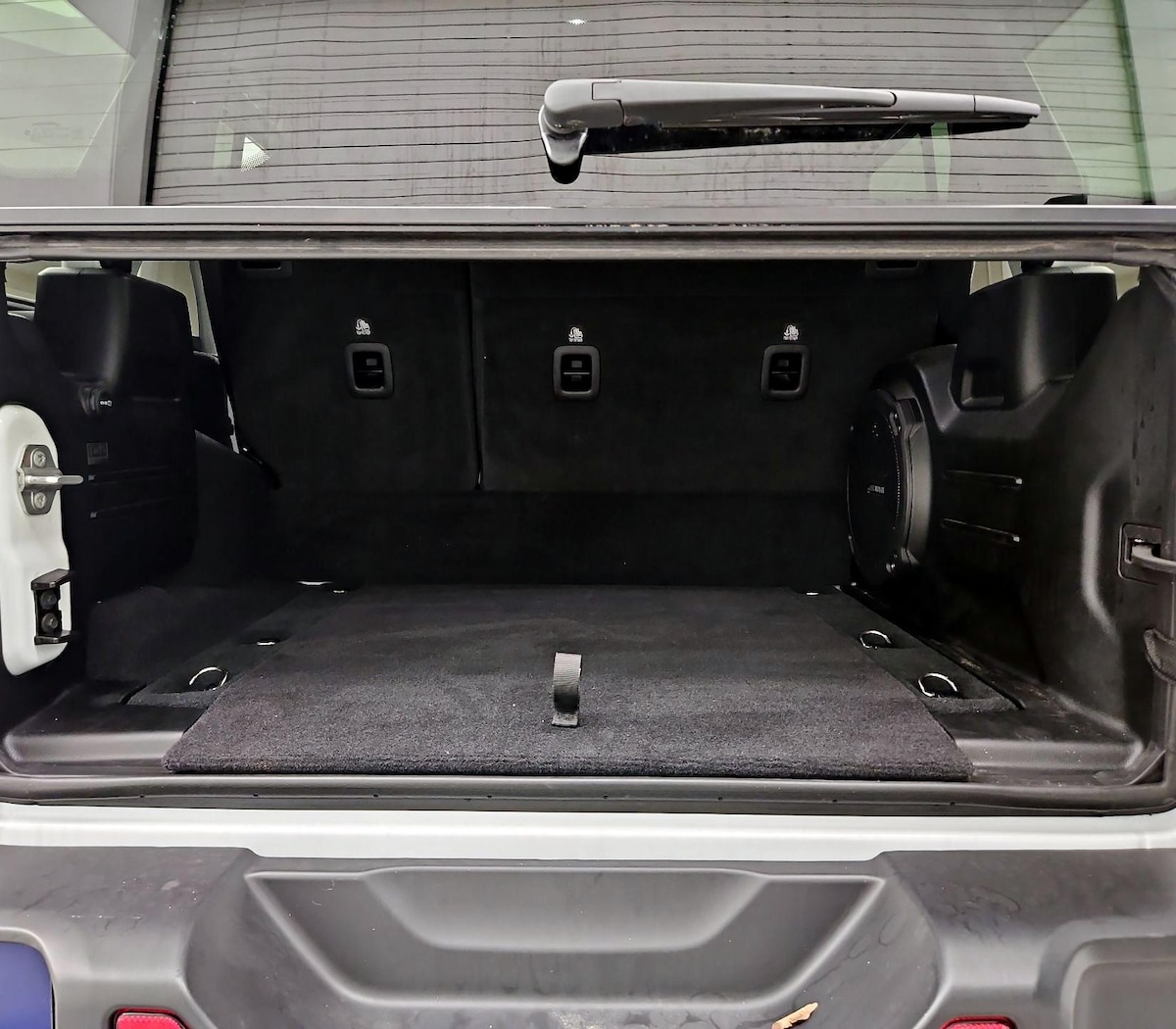 Trunk/Cargo (Seats Up)