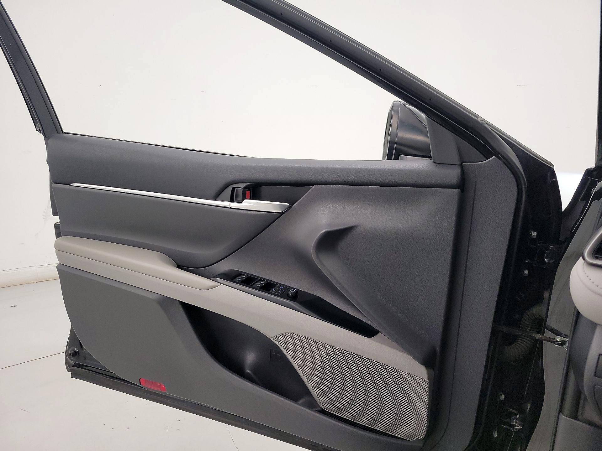 Thumbnail: 2020 Toyota Camry - 12