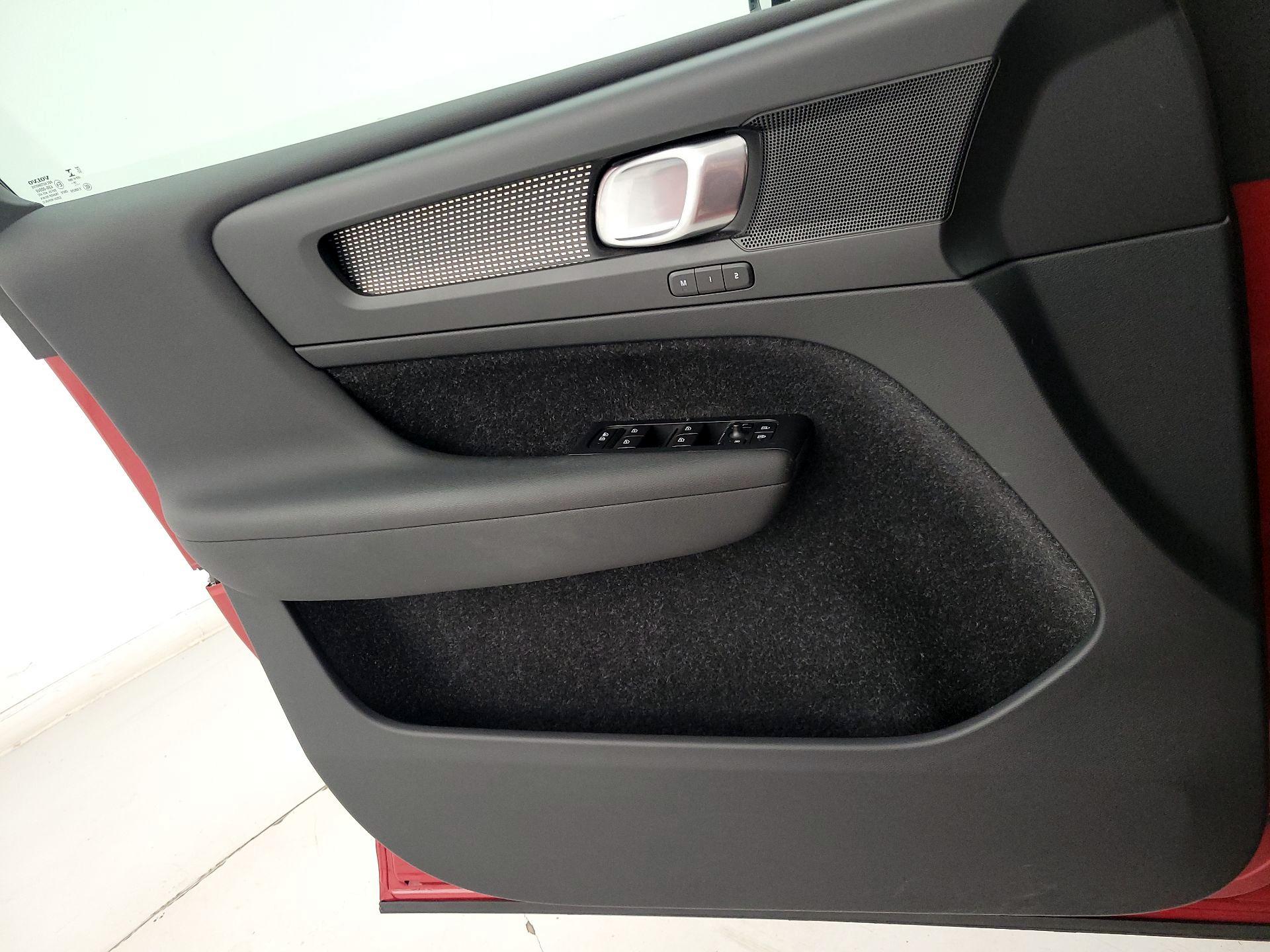 Thumbnail: 2019 Volvo XC40 - 12