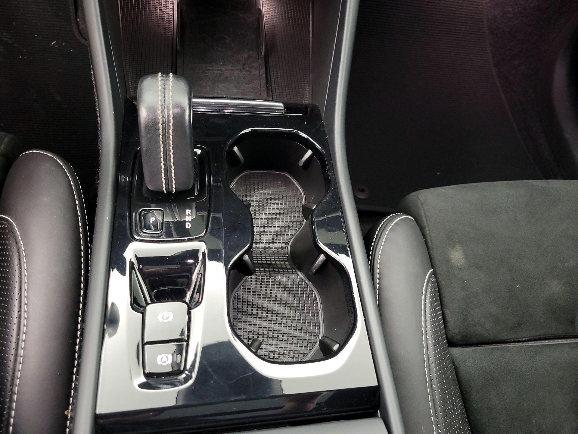 Thumbnail: 2019 Volvo XC40 - 18