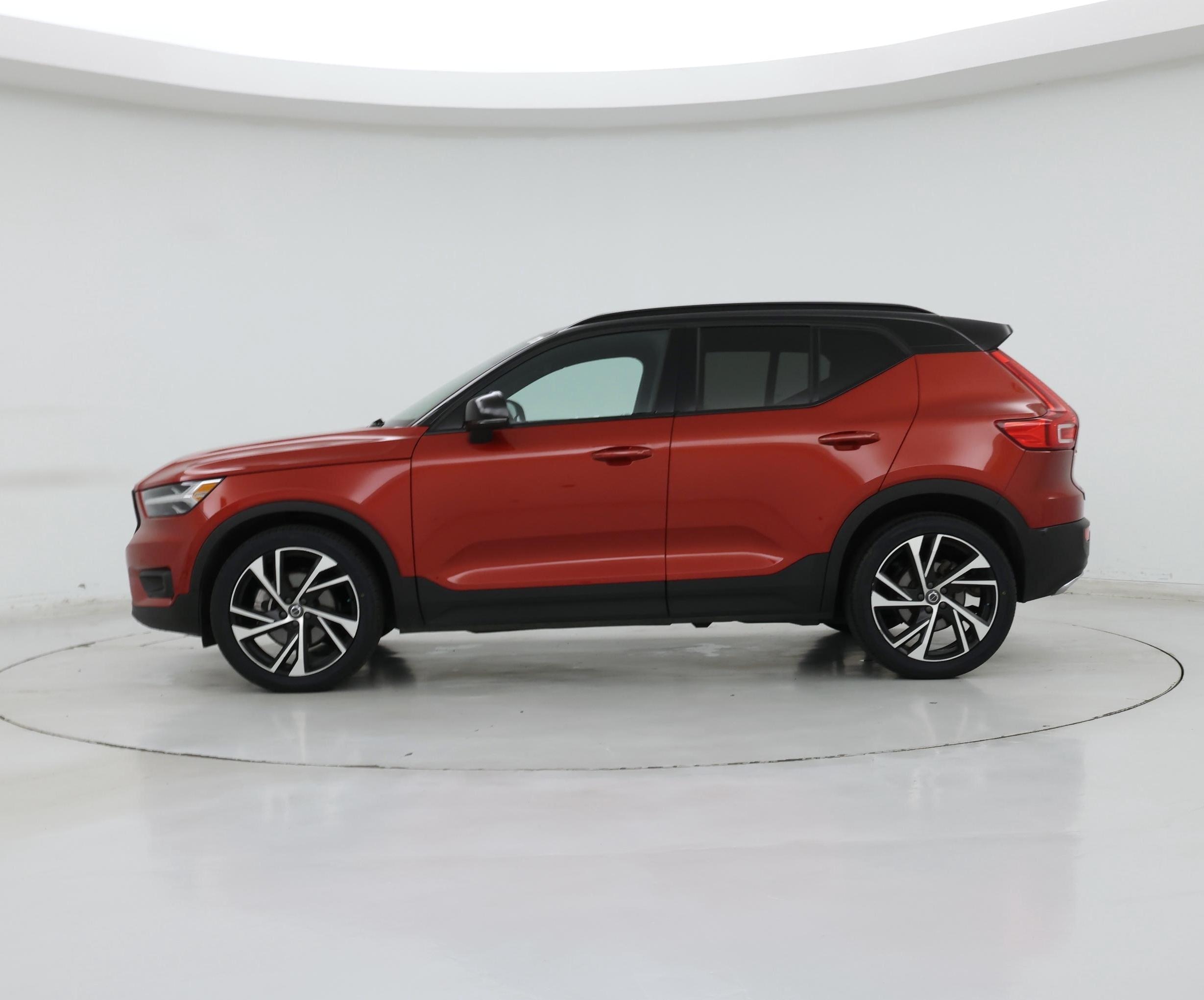 Thumbnail: 2019 Volvo XC40 - 3
