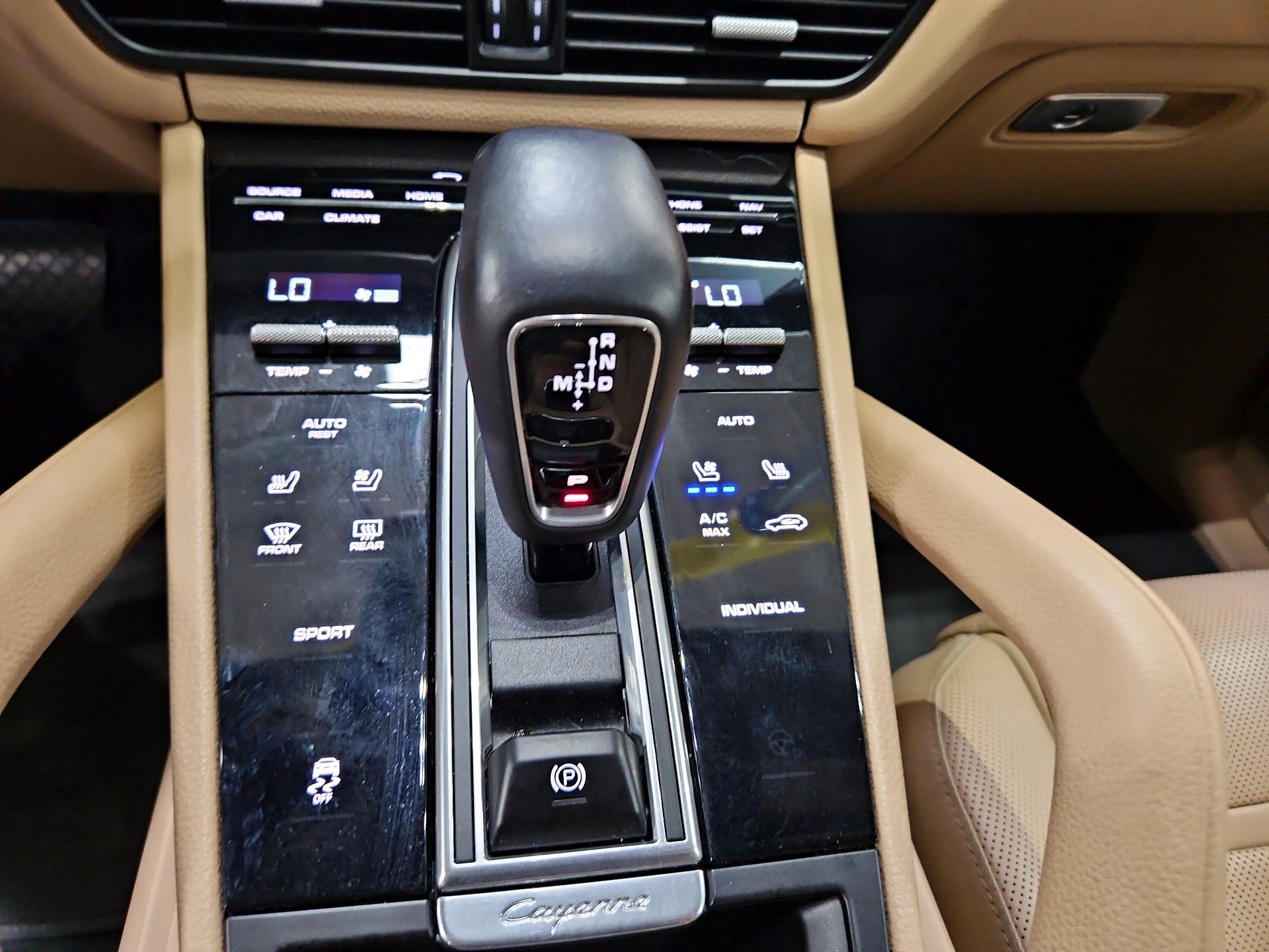 Thumbnail: 2021 Porsche Cayenne - 18
