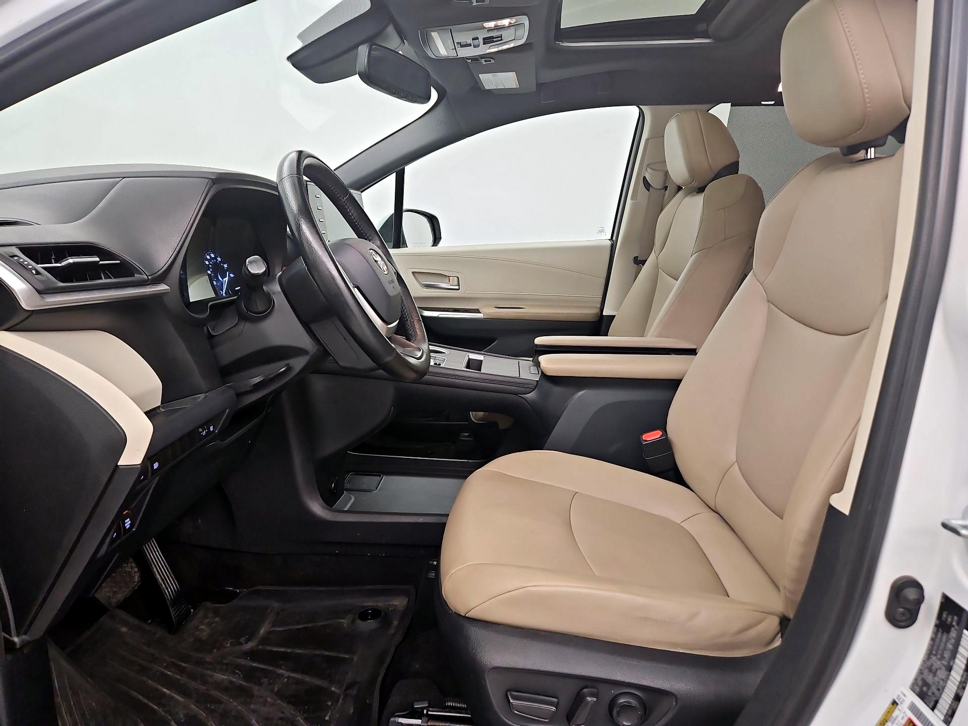 Thumbnail: 2022 Toyota Sienna - 11