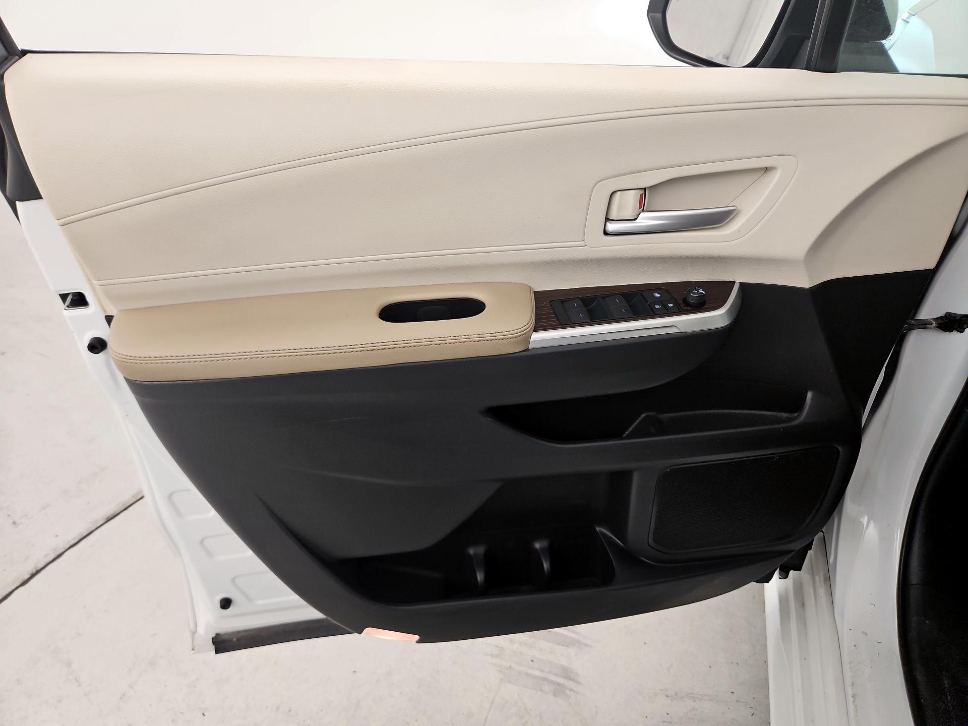 Thumbnail: 2022 Toyota Sienna - 12