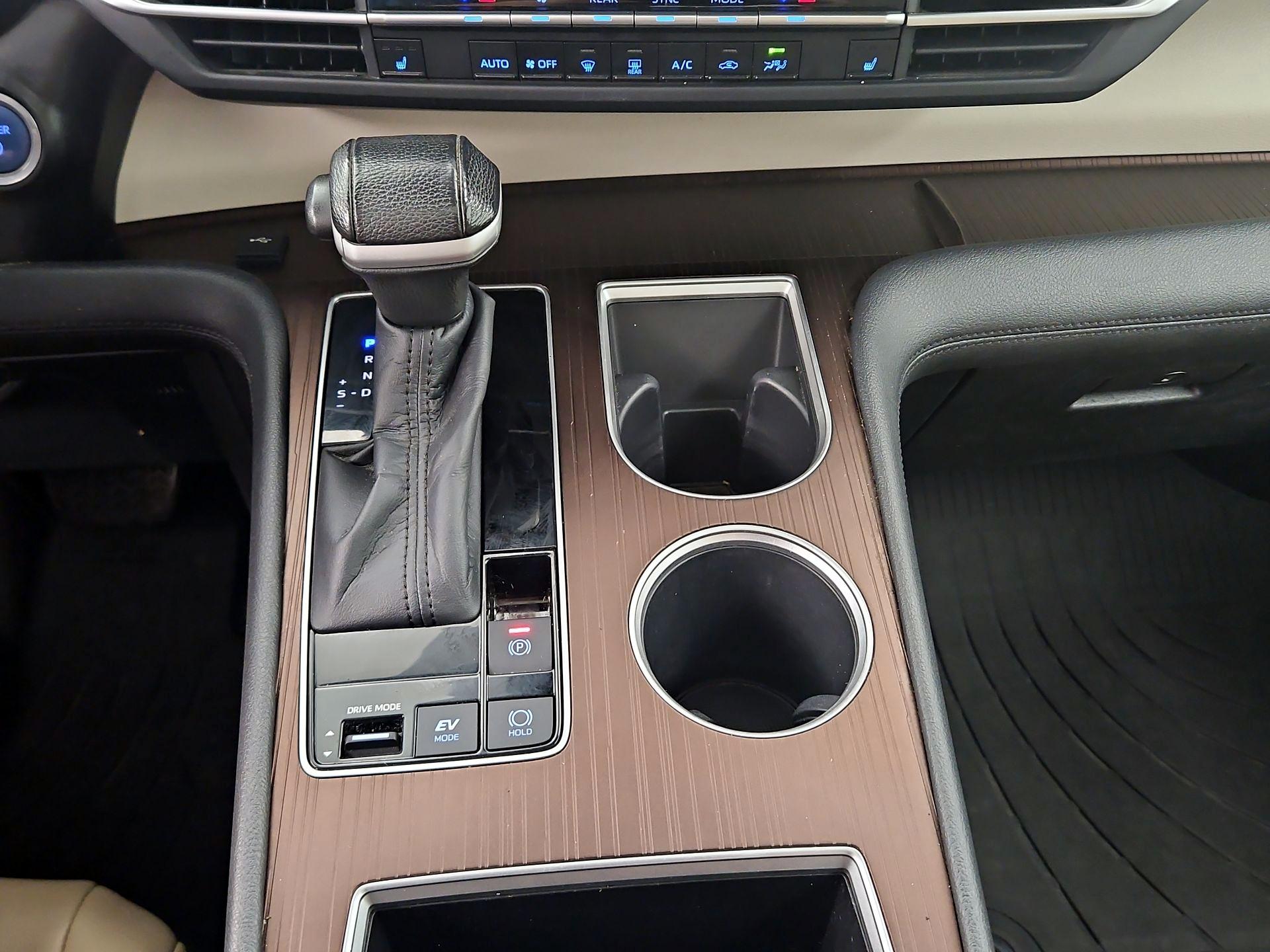 Thumbnail: 2022 Toyota Sienna - 17