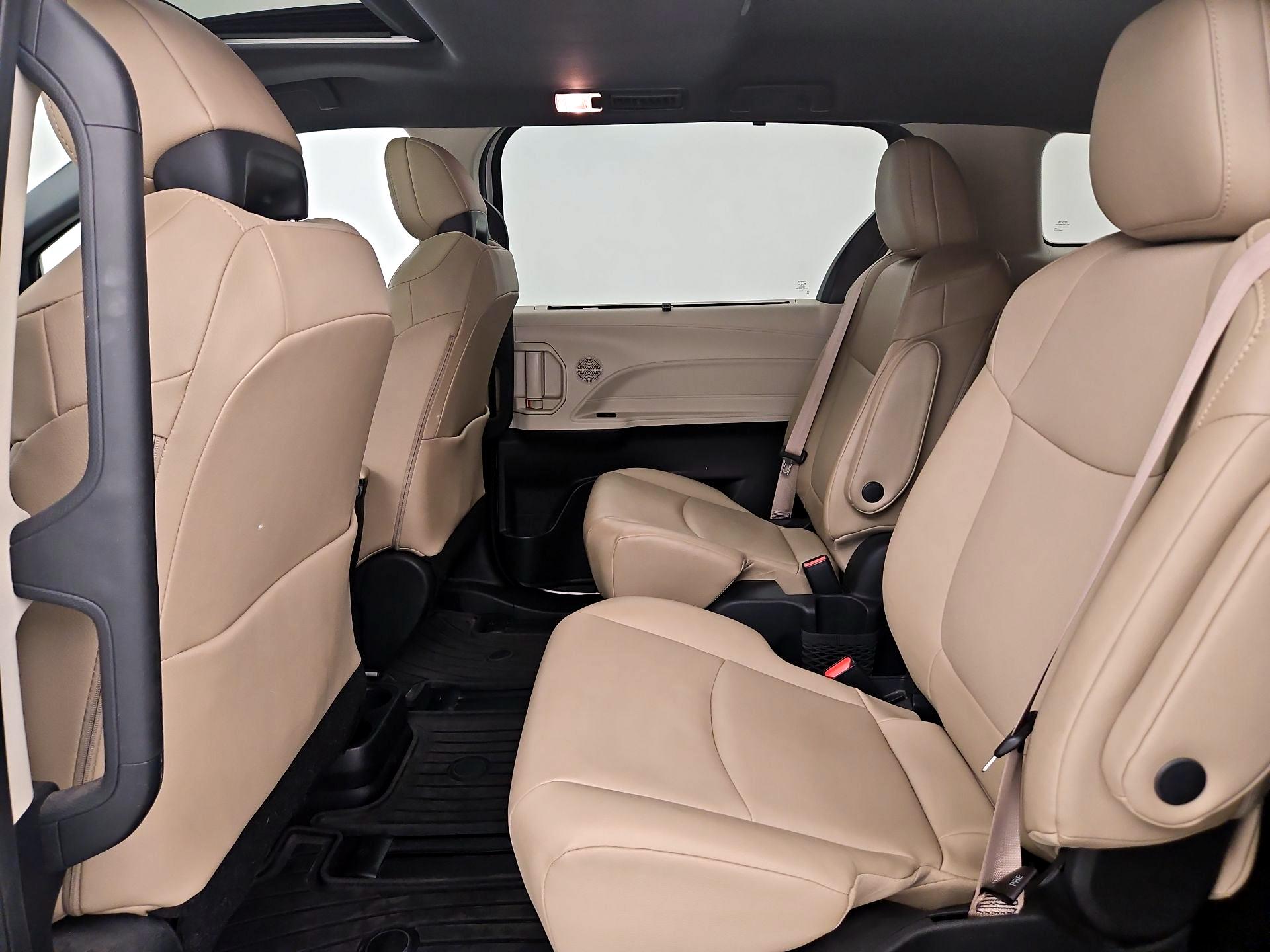 Thumbnail: 2022 Toyota Sienna - 20