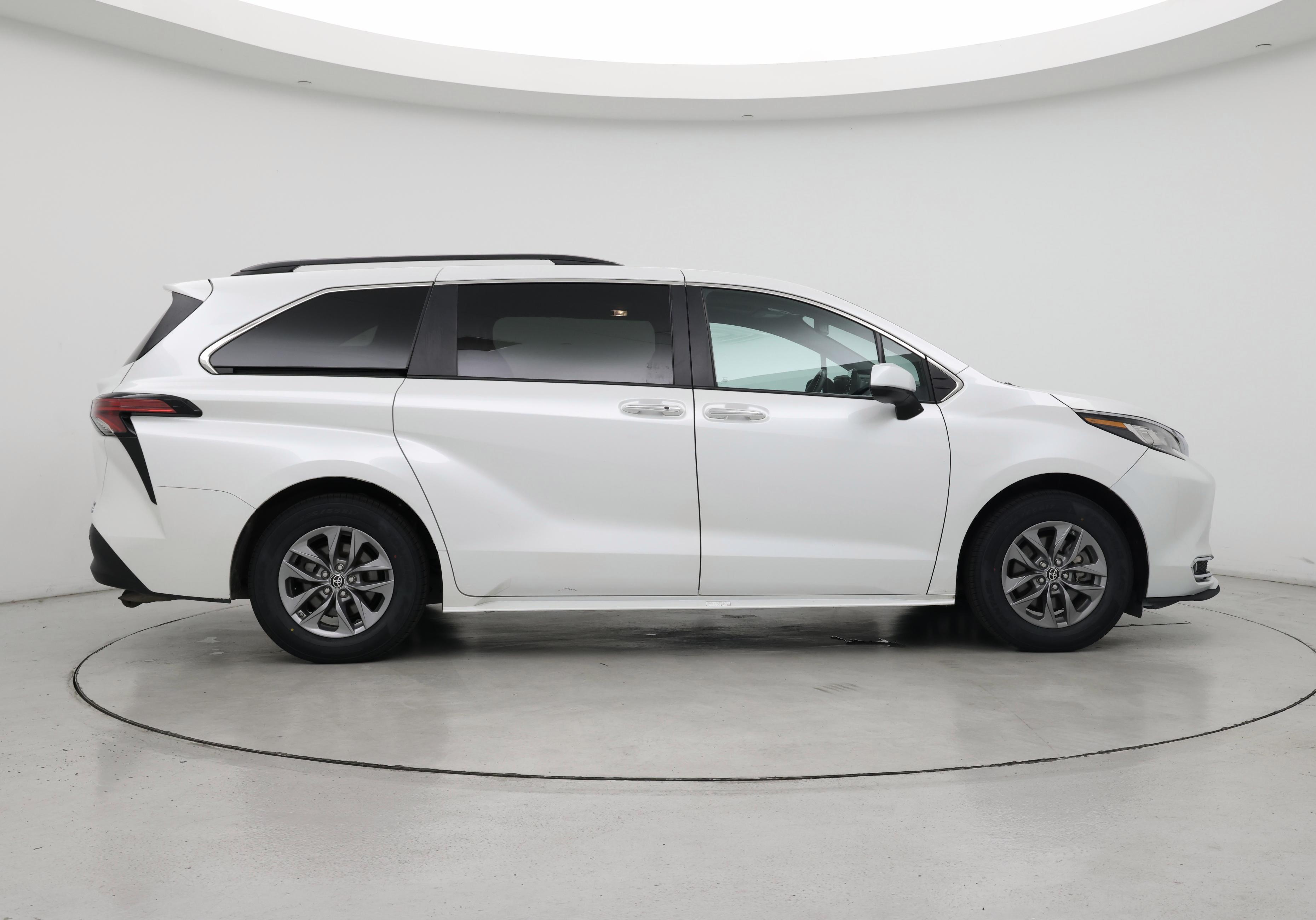 Thumbnail: 2022 Toyota Sienna - 7