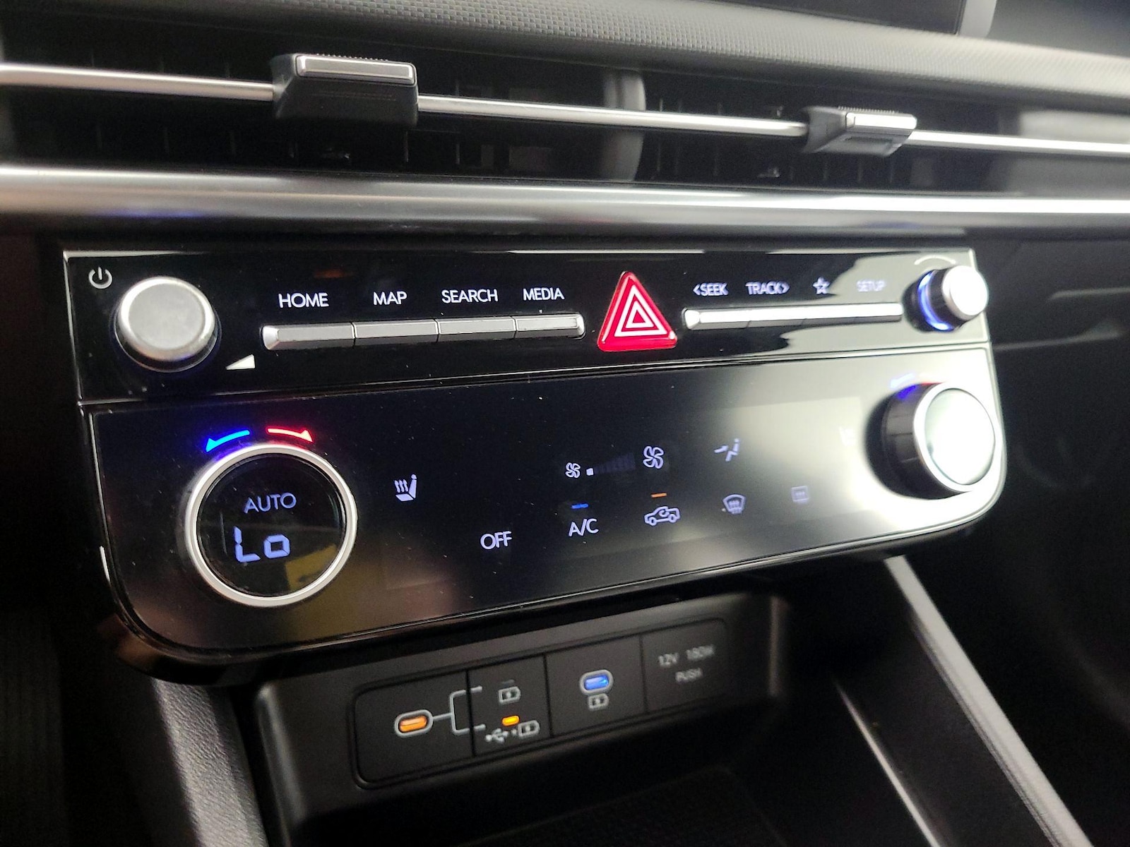 2025 Hyundai Santa Cruz SEL - Photo 17