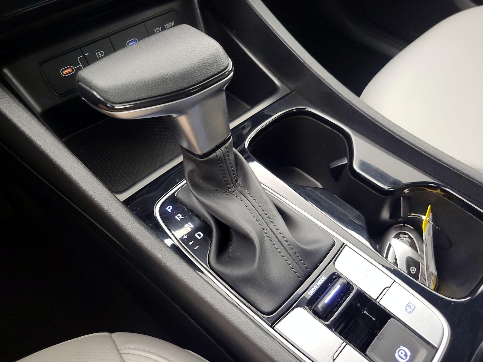 2025 Hyundai Santa Cruz SEL - Photo 18