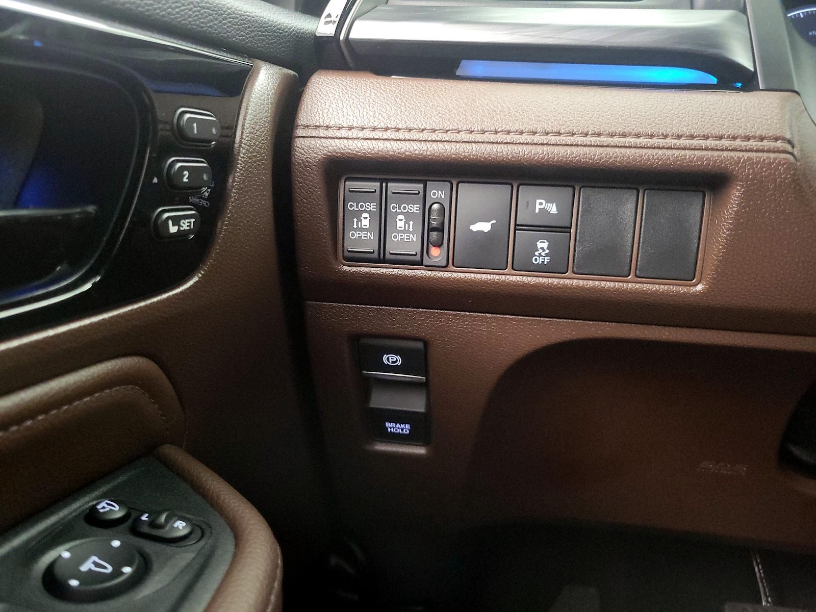 2025 Honda Odyssey Elite - Photo 14