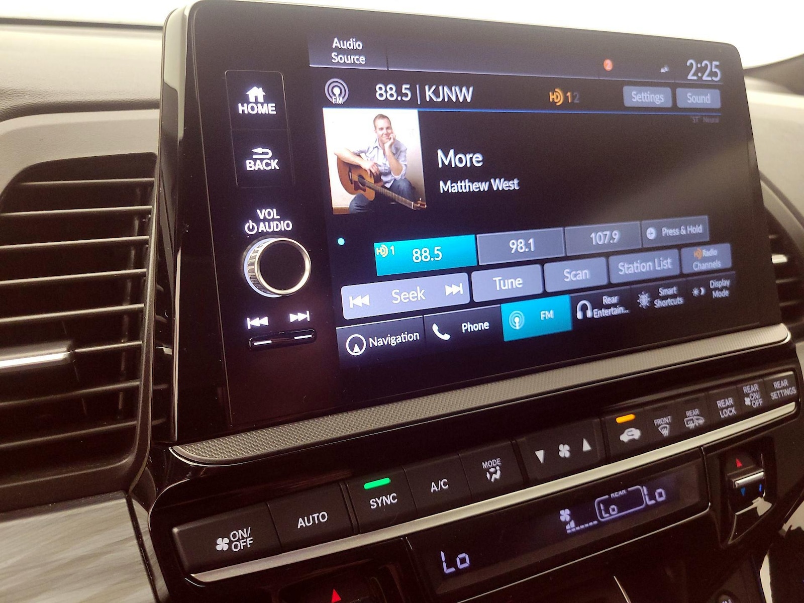 2025 Honda Odyssey Elite - Photo 17