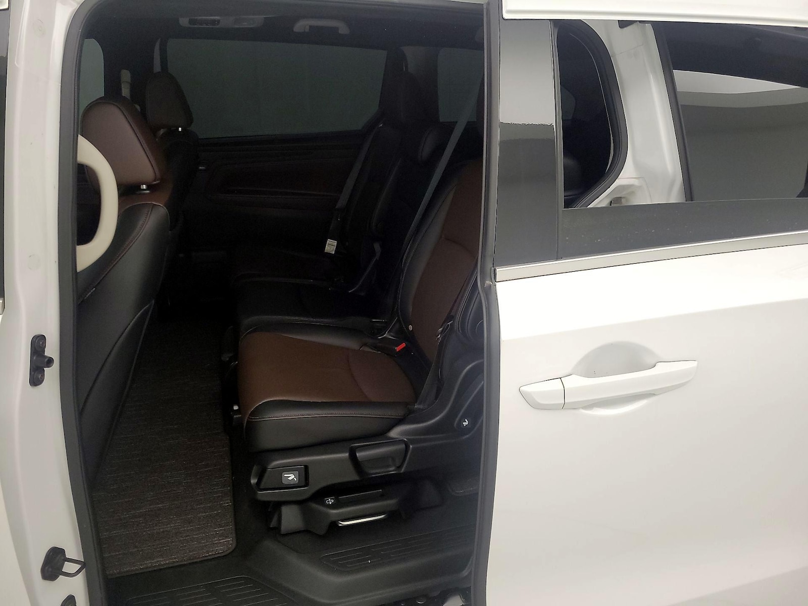 2025 Honda Odyssey Elite - Photo 21