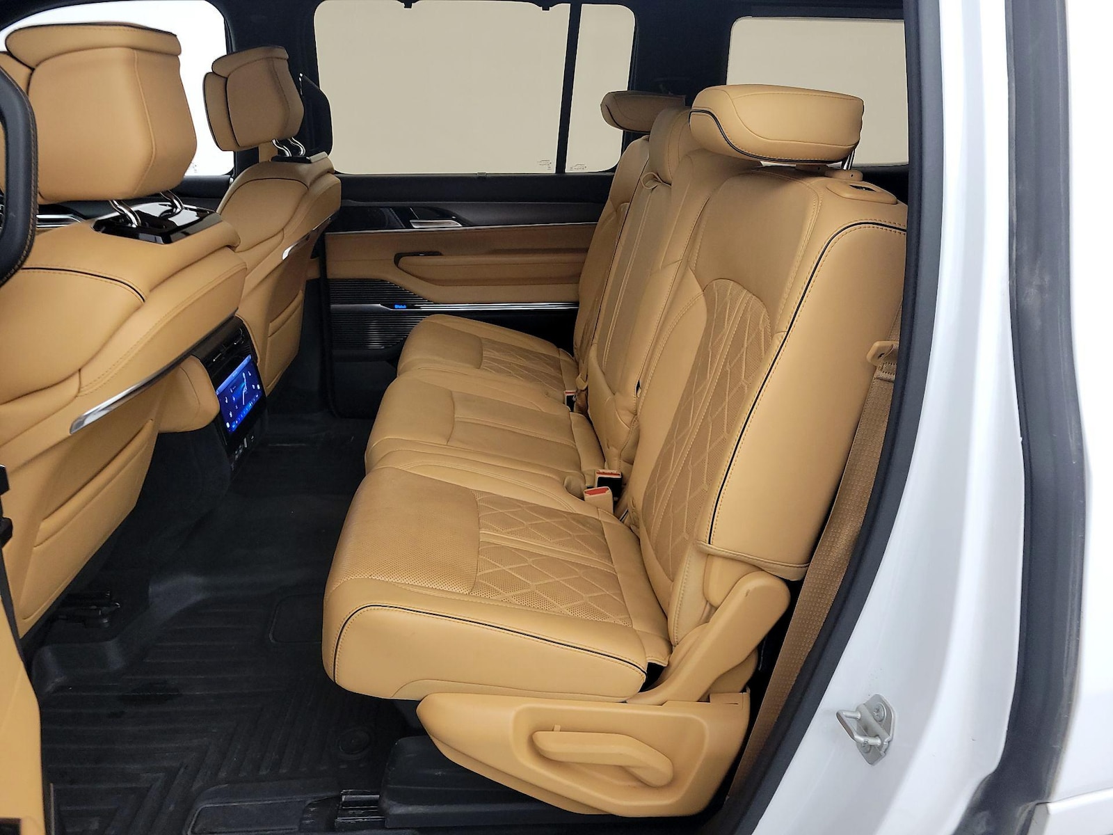 2023 Jeep Grand Wagoneer Series III - Photo 21
