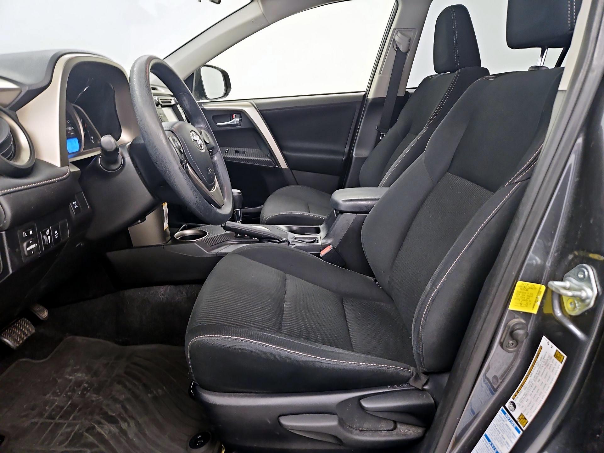 Thumbnail: 2015 Toyota RAV4 - 11