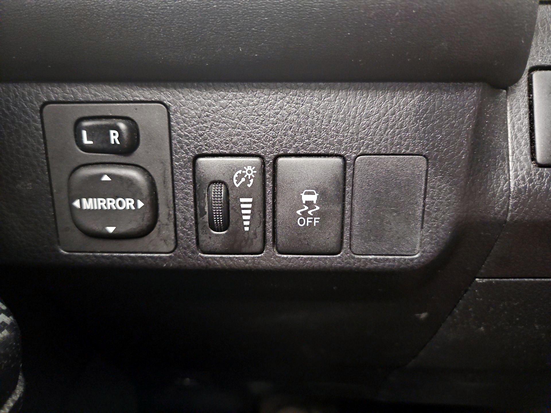 Thumbnail: 2015 Toyota RAV4 - 13