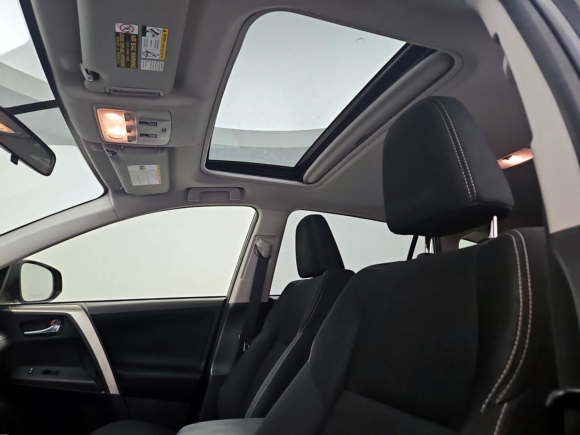 Thumbnail: 2015 Toyota RAV4 - 19