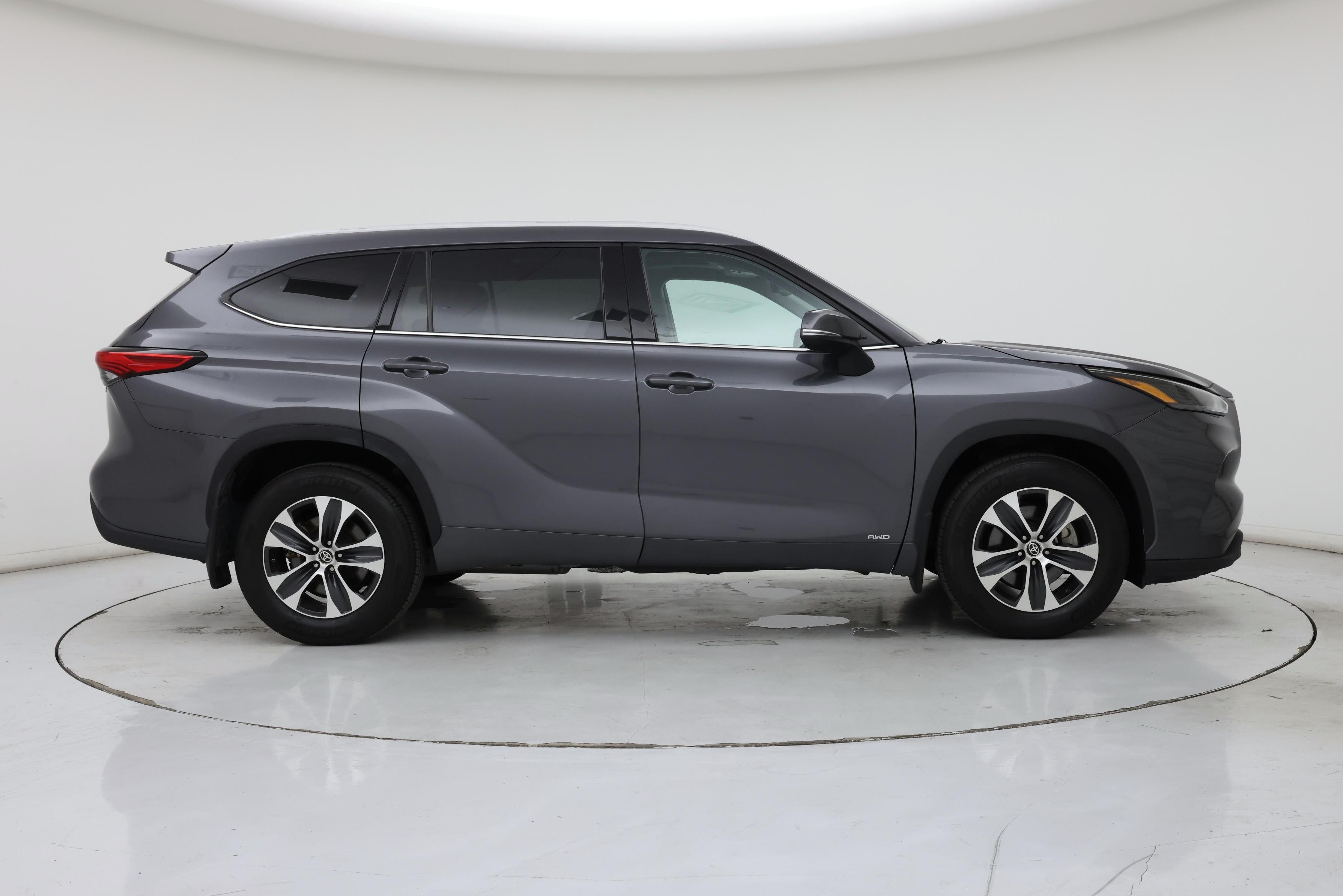 Thumbnail: 2022 Toyota Highlander - 7