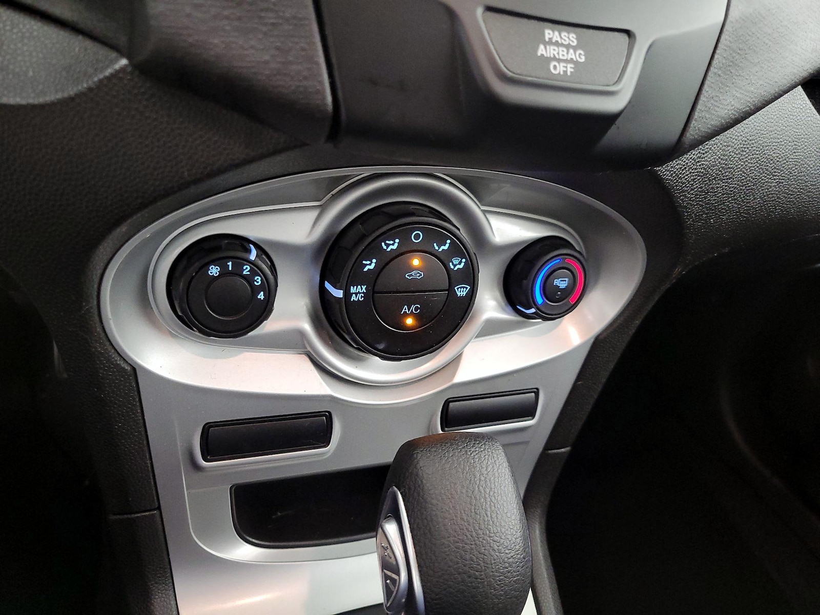 2019 Ford Fiesta SE - Photo 15