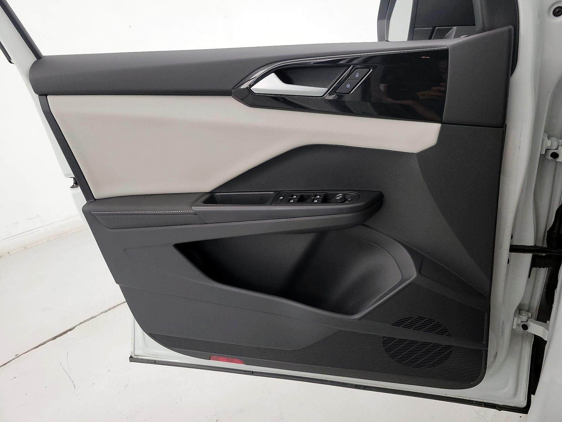 Thumbnail: 2025 Volkswagen Taos - 12