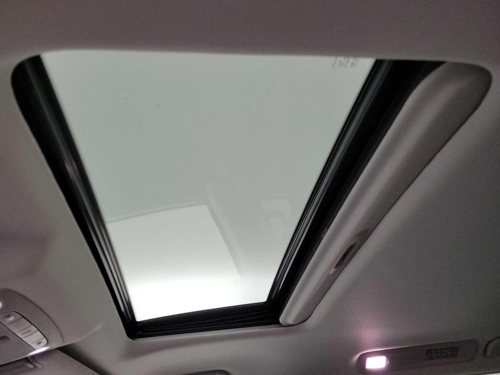 Sunroof(s) & Overhead Airbags