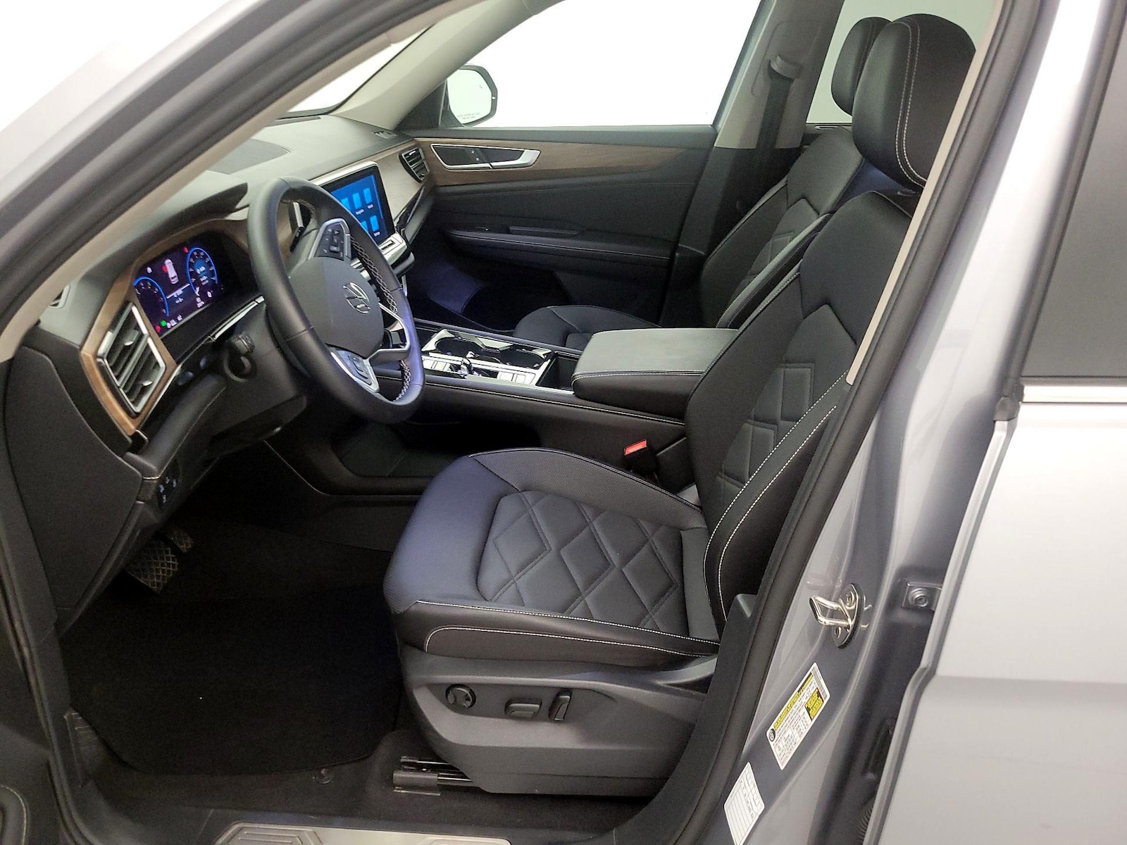 2025 Volkswagen Atlas SE w/Tech - Photo 12