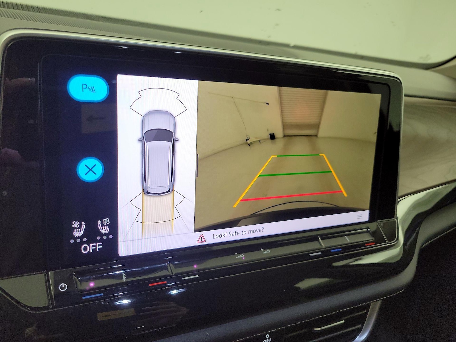 2025 Volkswagen Atlas SE w/Tech - Photo 15