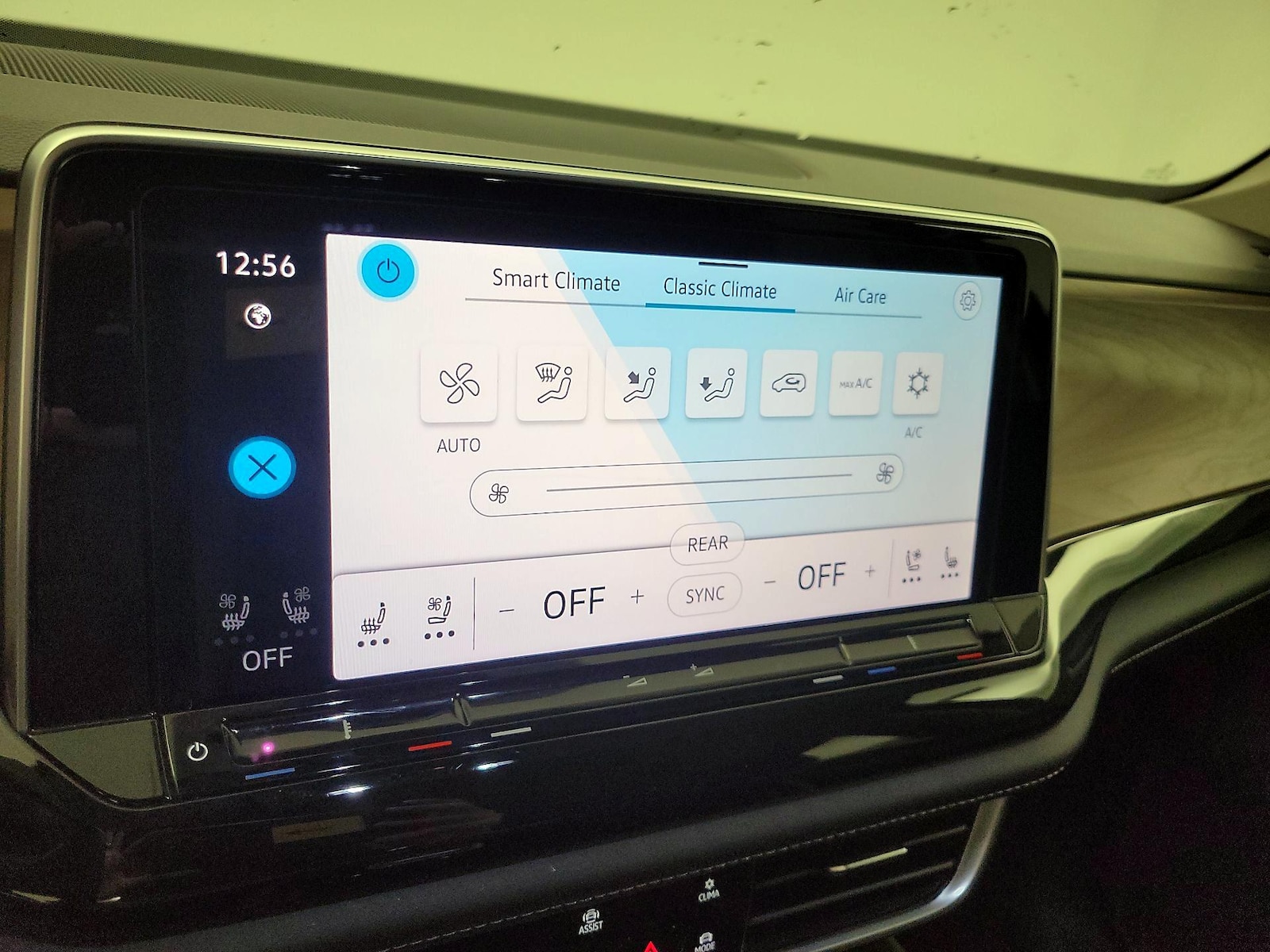 2025 Volkswagen Atlas SE w/Tech - Photo 17