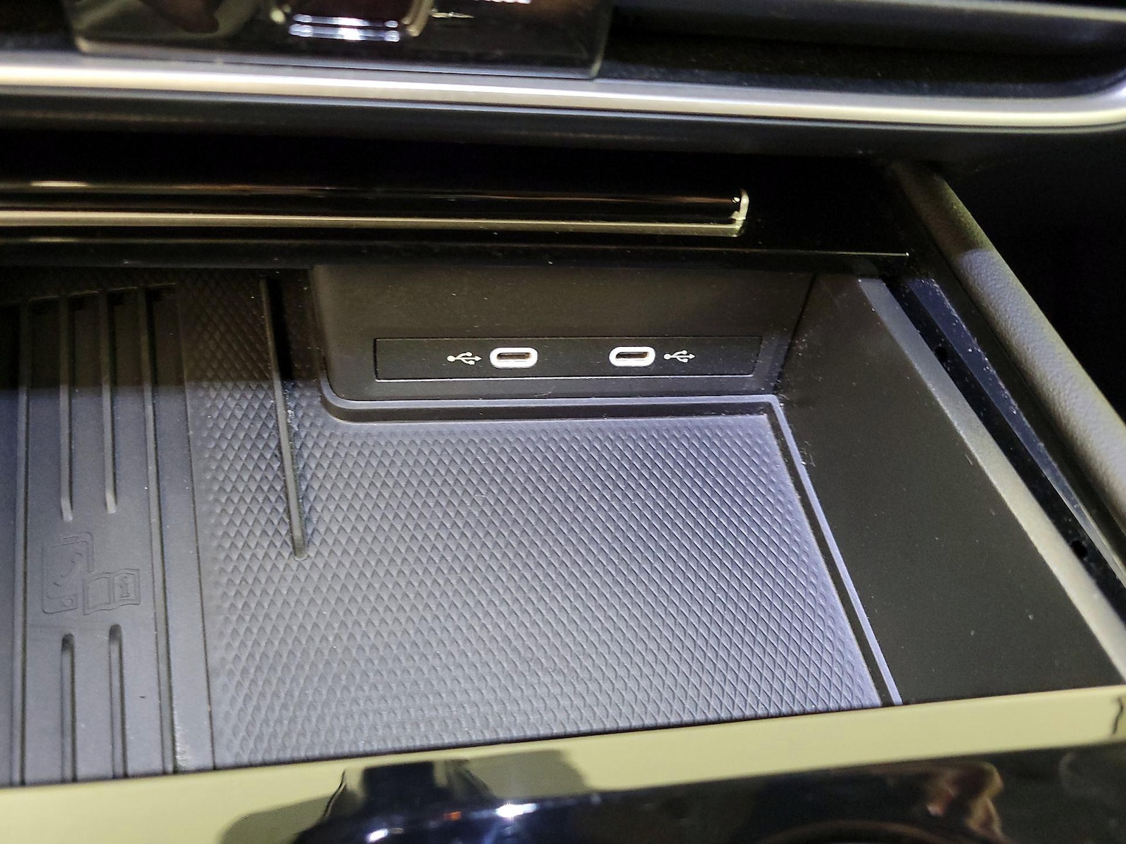 2025 Volkswagen Atlas SE w/Tech - Photo 19
