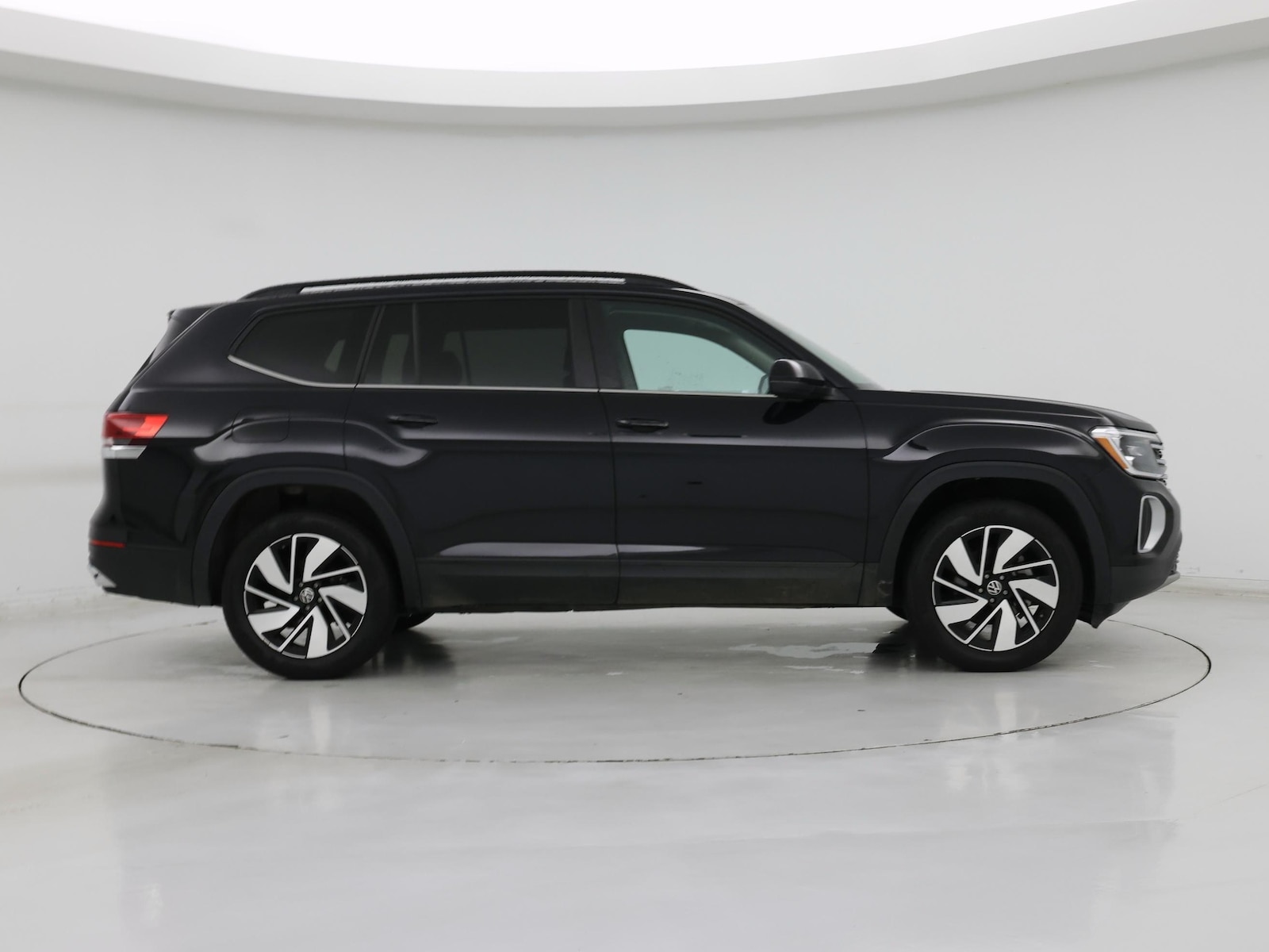 2025 Volkswagen Atlas SE w/Tech - Photo 8