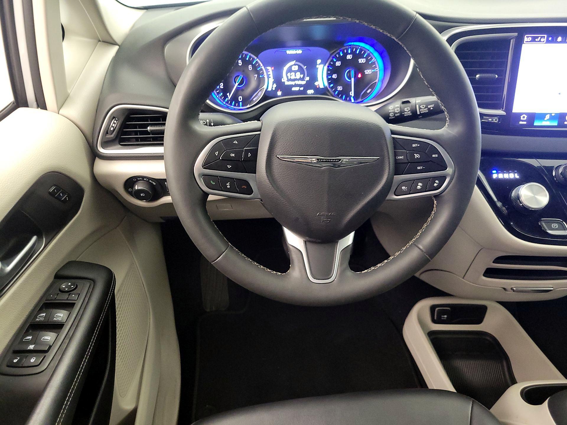 Thumbnail: 2024 Chrysler Pacifica - 10